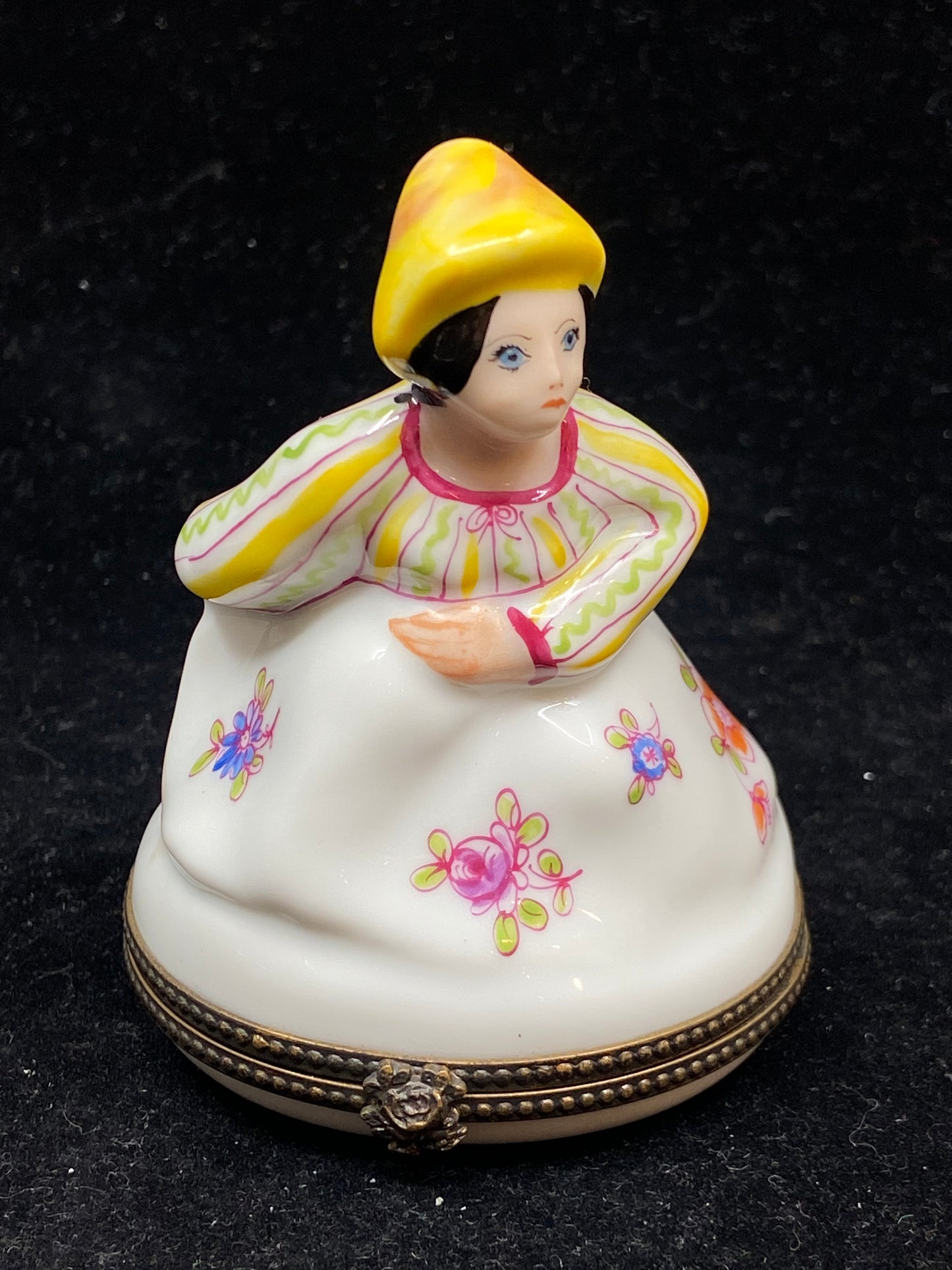 Limoges Lady on Commode (27442)