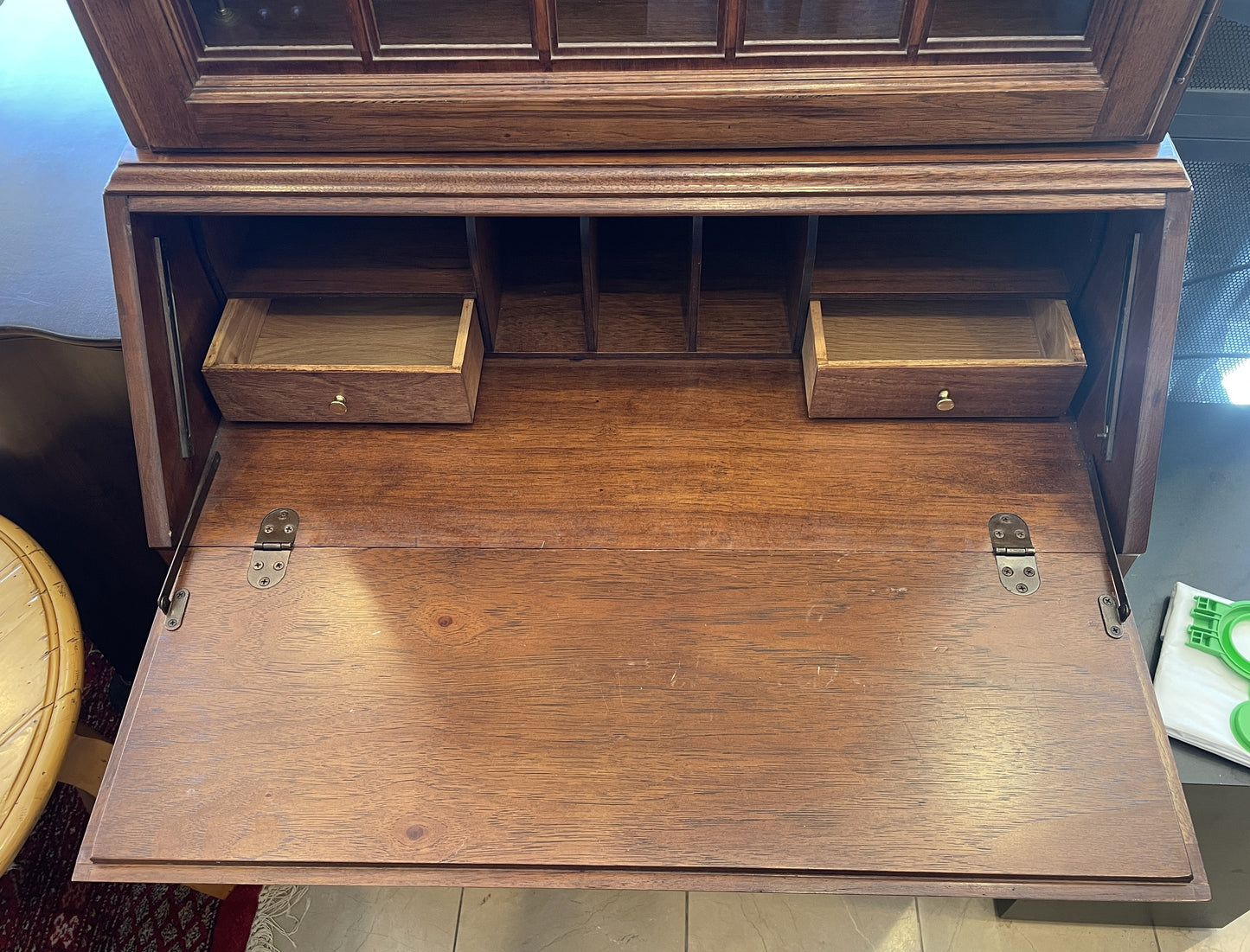 Thomasville Georgian Dome Topped Secretary Desk (0GZ004)