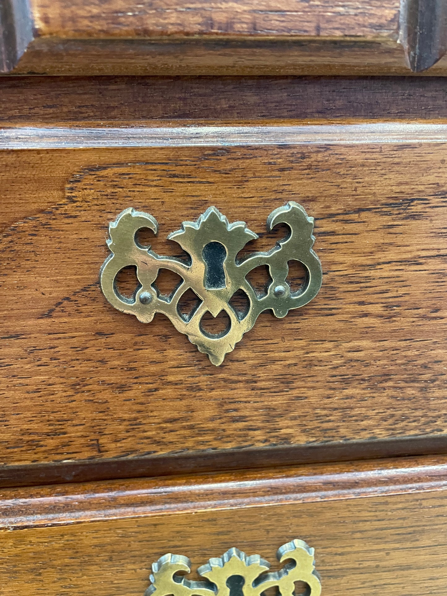 Thomasville Georgian Dome Topped Secretary Desk (0GZ004)