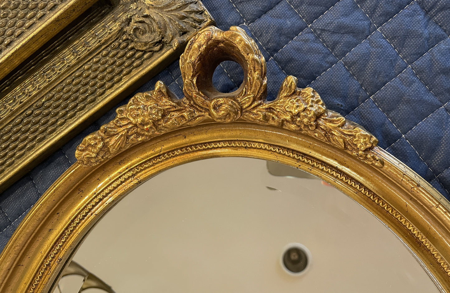 Carolina Mirror Co Oval Mirror with Gilt Frame (0H0004)