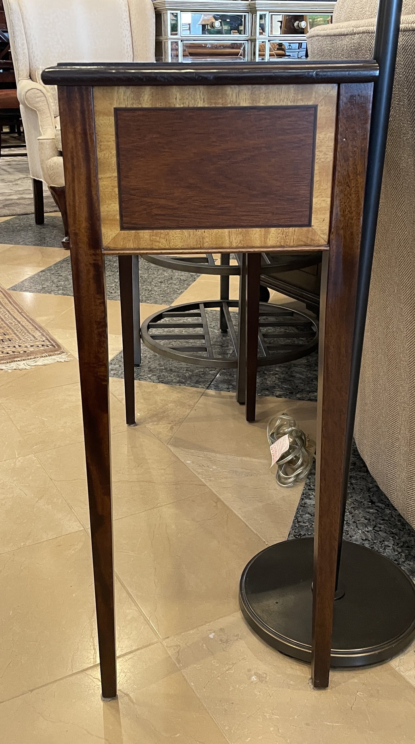 Mahogany console with Shell Design (0H000O)
