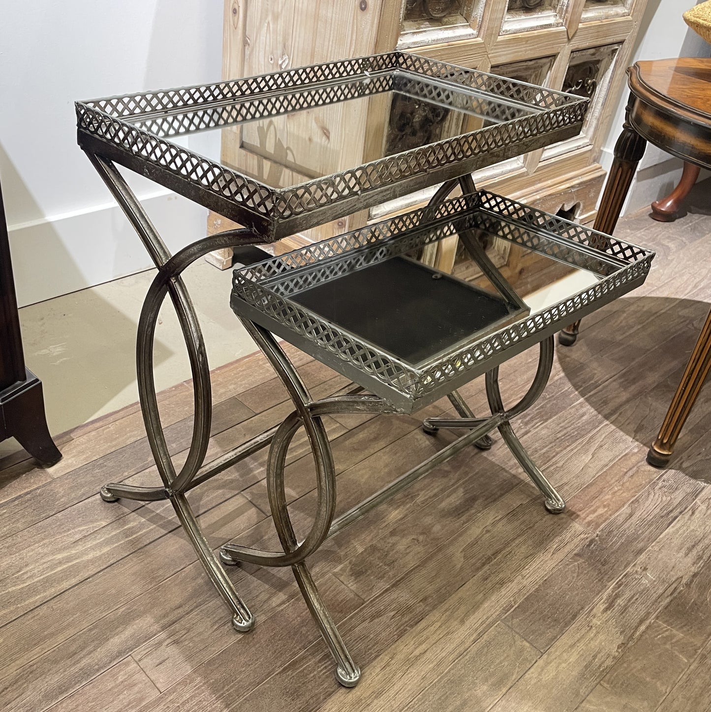Metal and Mirrored Nesting Tables, set of 2 (01D02M)