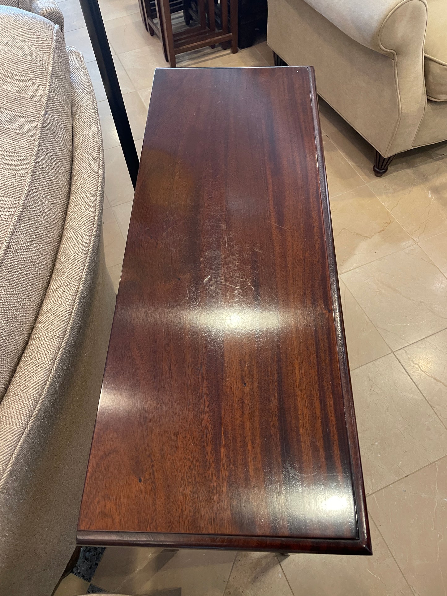 Mahogany console with Shell Design (0H000O)