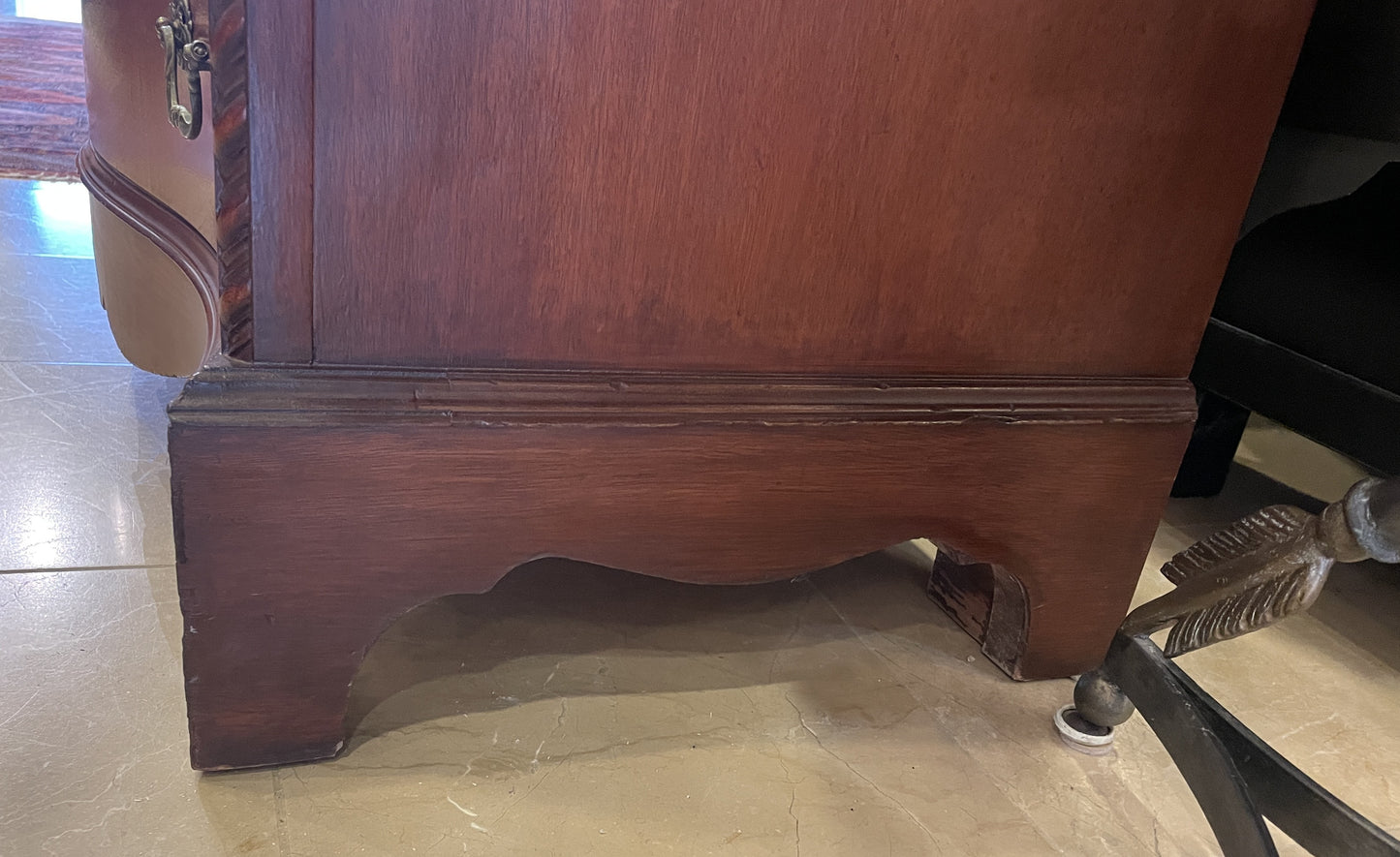 Mahogany Bachelors Chest AS IS (0H000R)