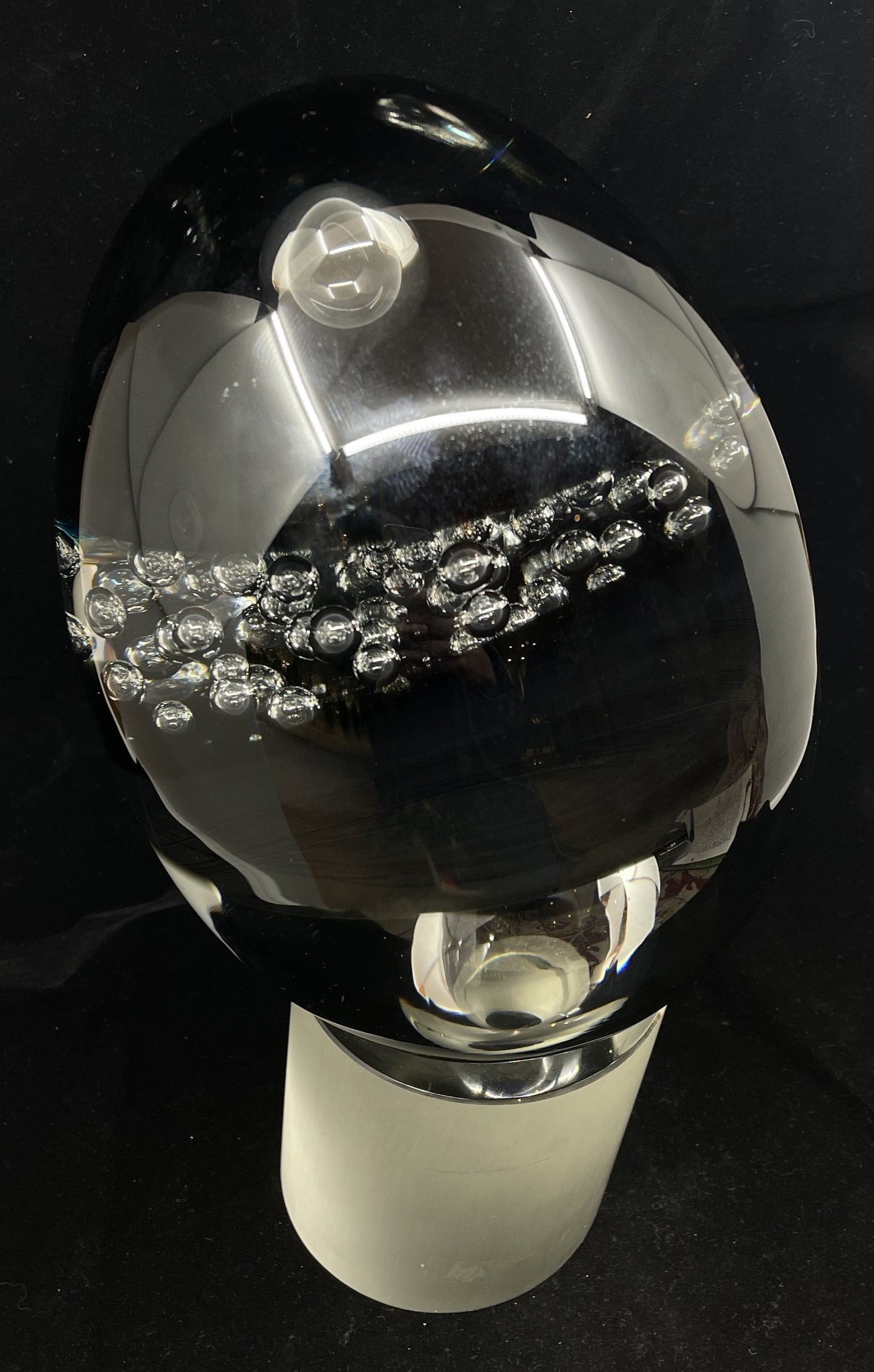 Livio Seguso Murano Glass Egg on Pedestal (0KT004)