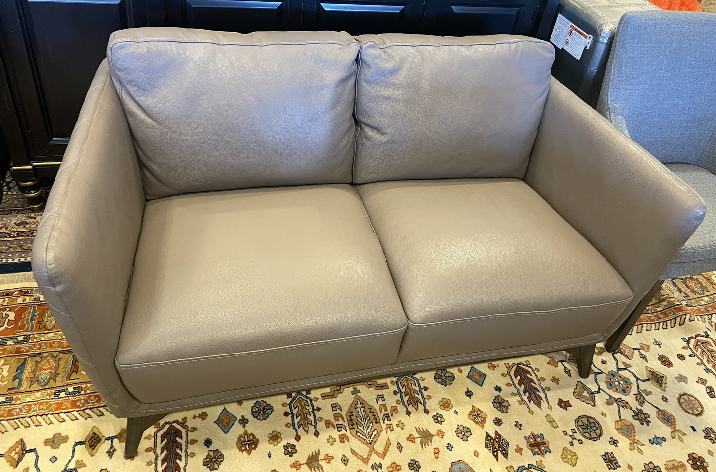 Jason Leather Loveseat with quilted sides (0H300K)