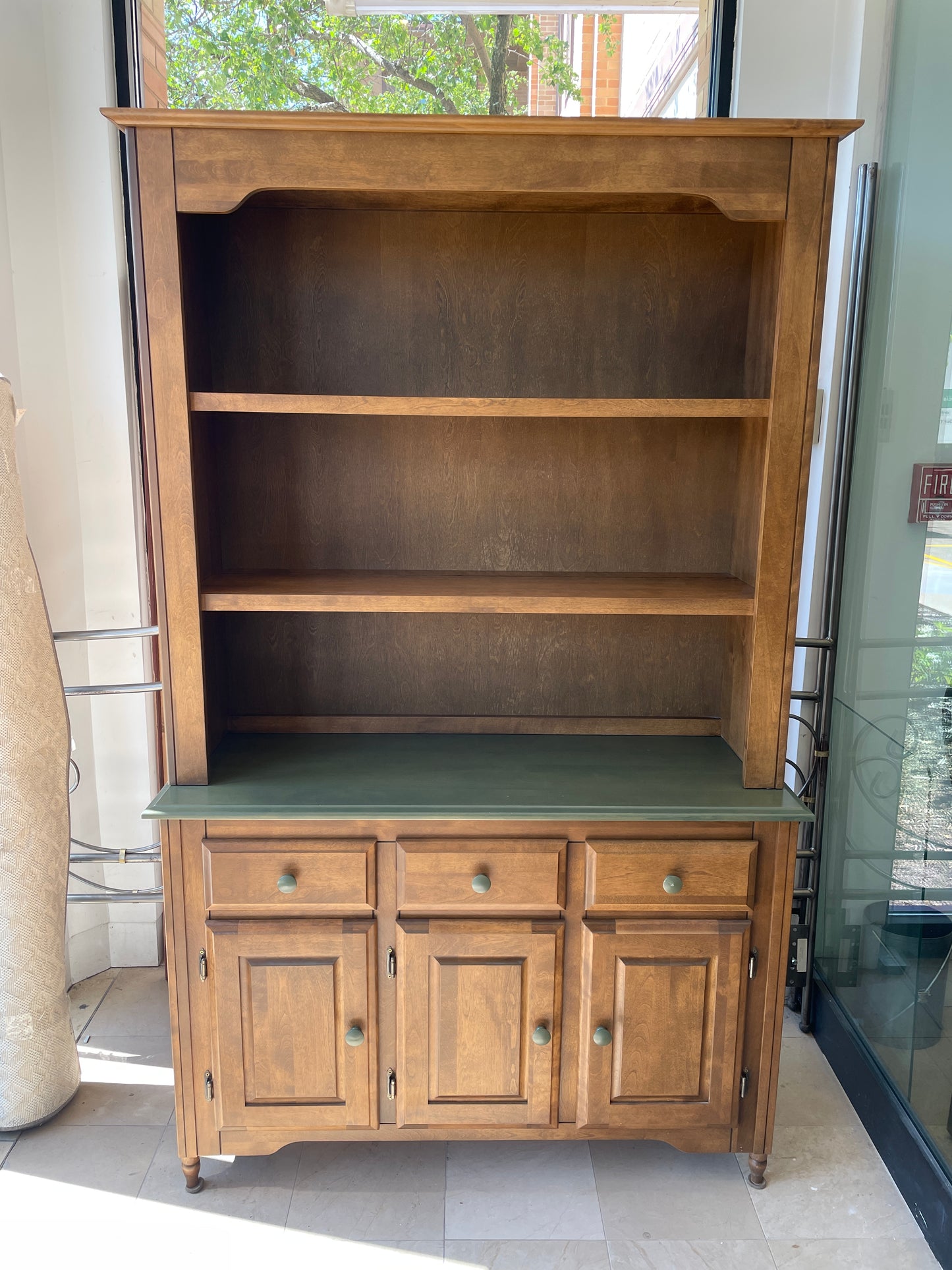 Canadel Kitchen Hutch, Dual Tone (0OK002)