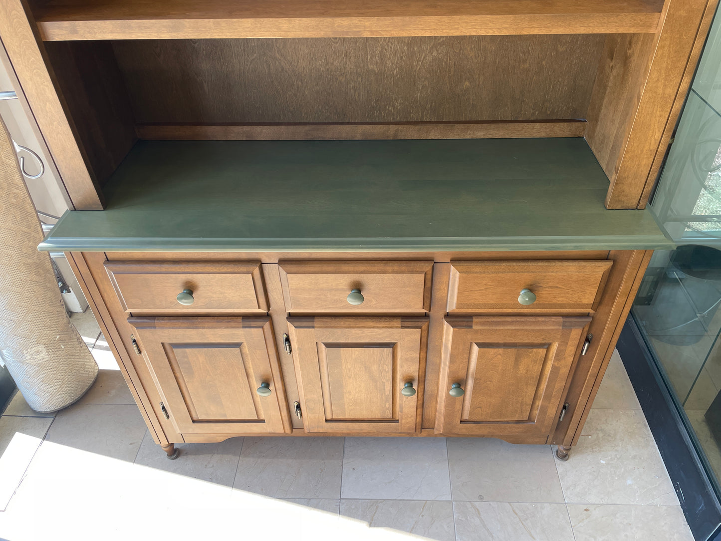 Canadel Kitchen Hutch, Dual Tone (0OK002)