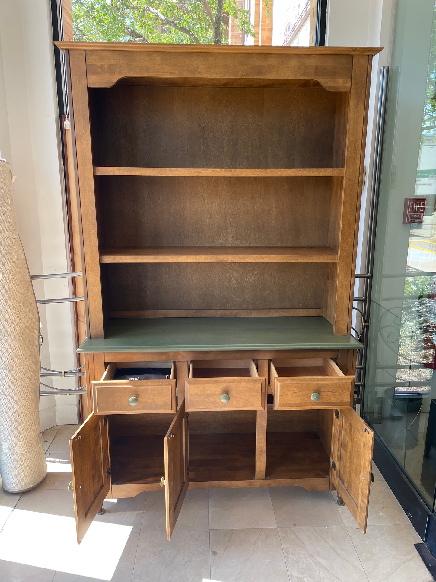 Canadel Kitchen Hutch, Dual Tone (0OK002)