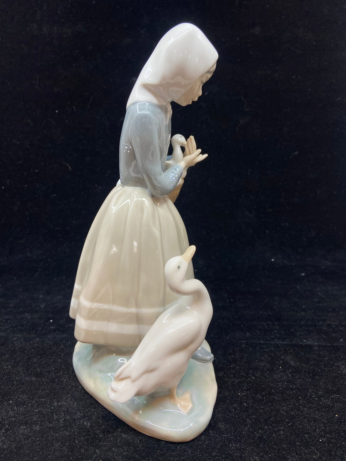 Lladro Girl With Geese (23074)