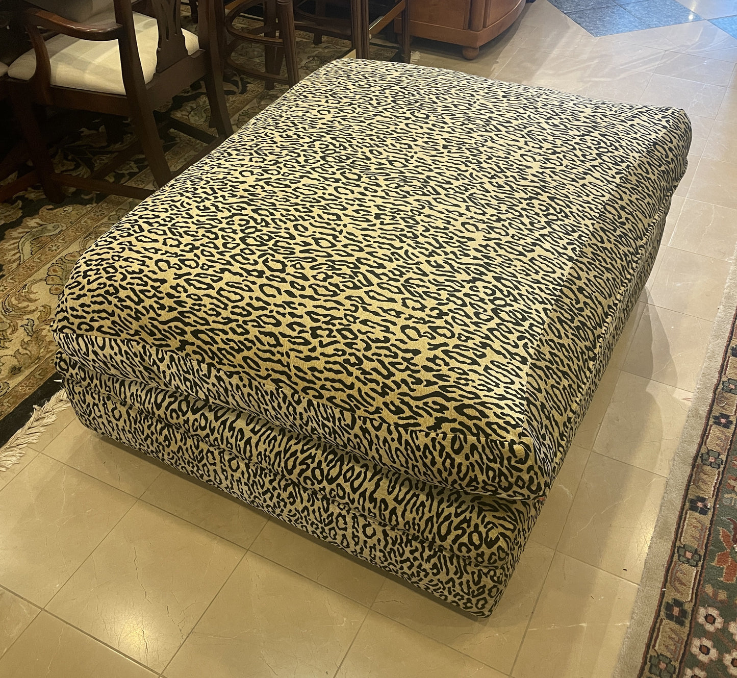 Kreiss Leopard Ottoman, Xtra large (0H300R)