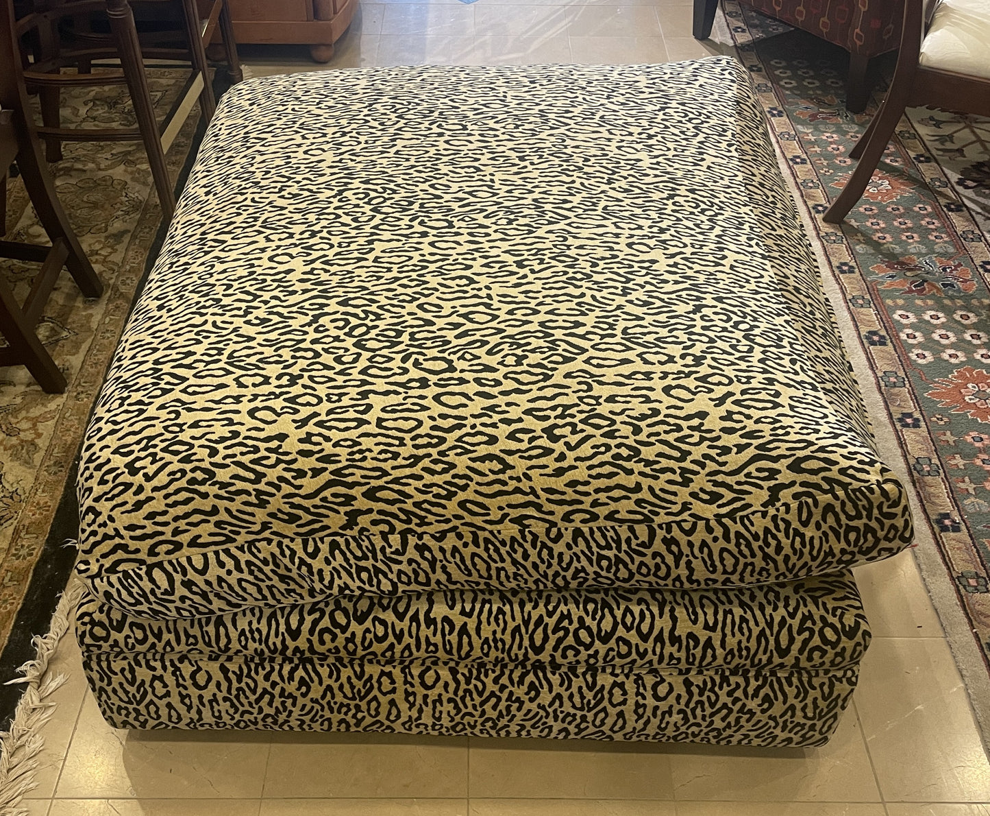 Kreiss Leopard Ottoman, Xtra large (0H300R)