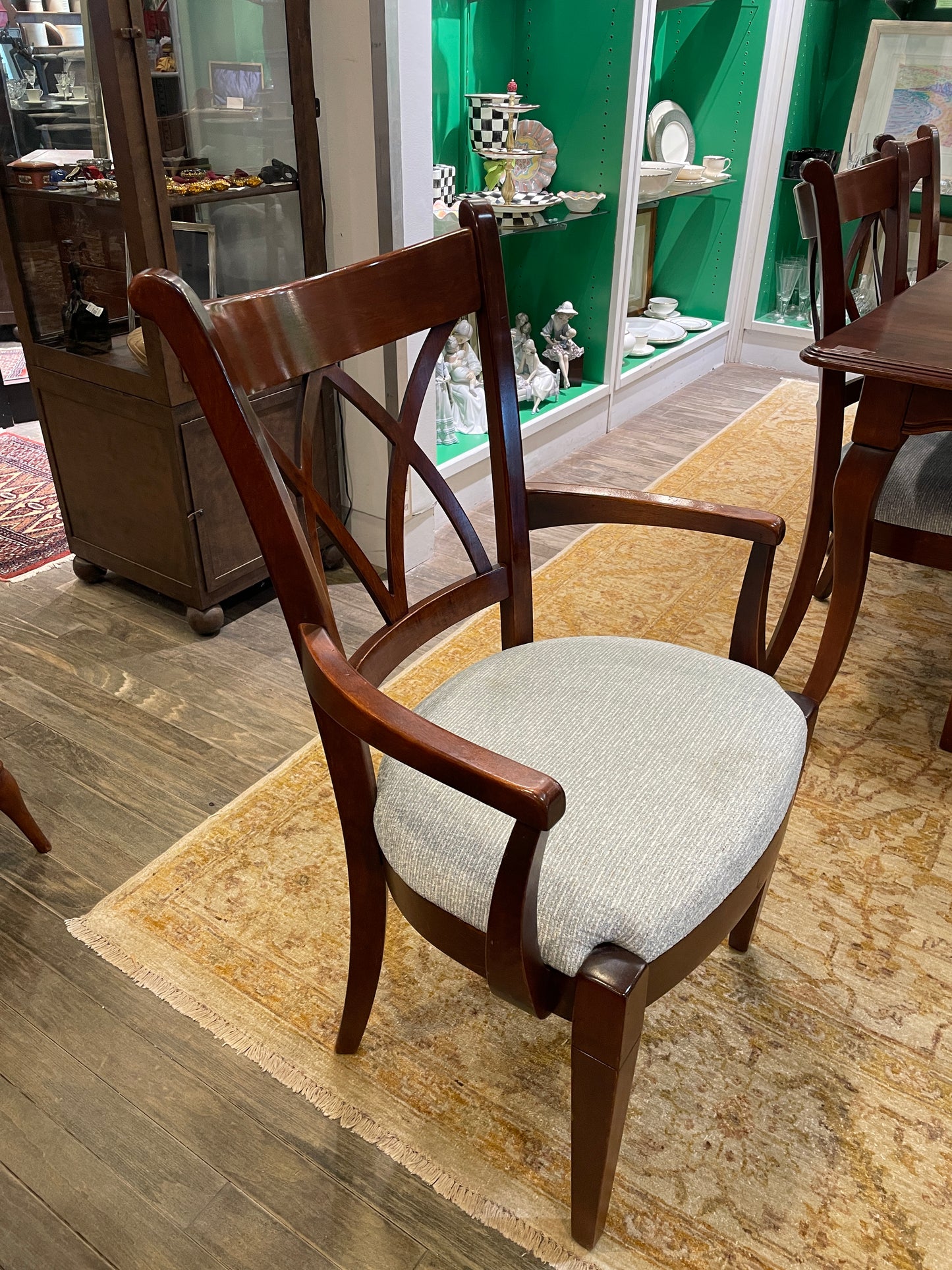Nichols and Stone Dining Table W/ 6 Chairs (0OL003)