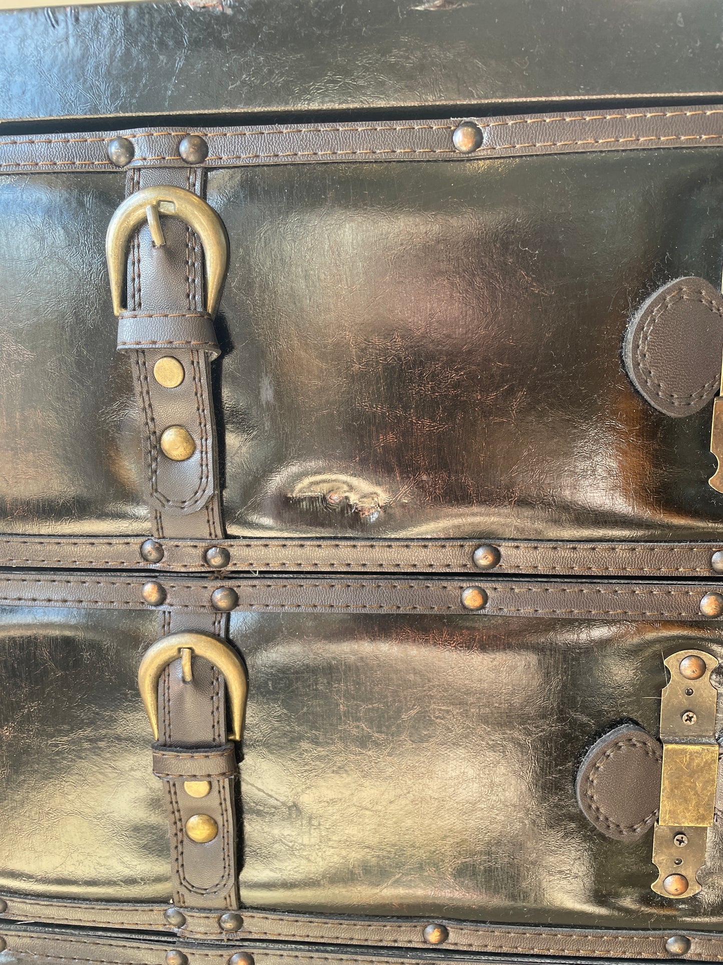 Leather Chest, as is (0H300J)