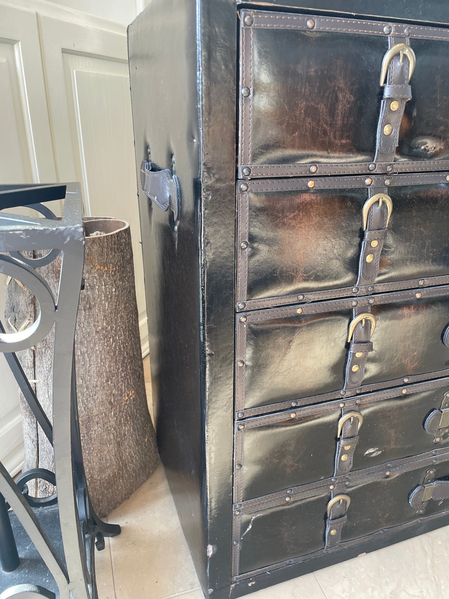 Leather Chest, as is (0H300J)