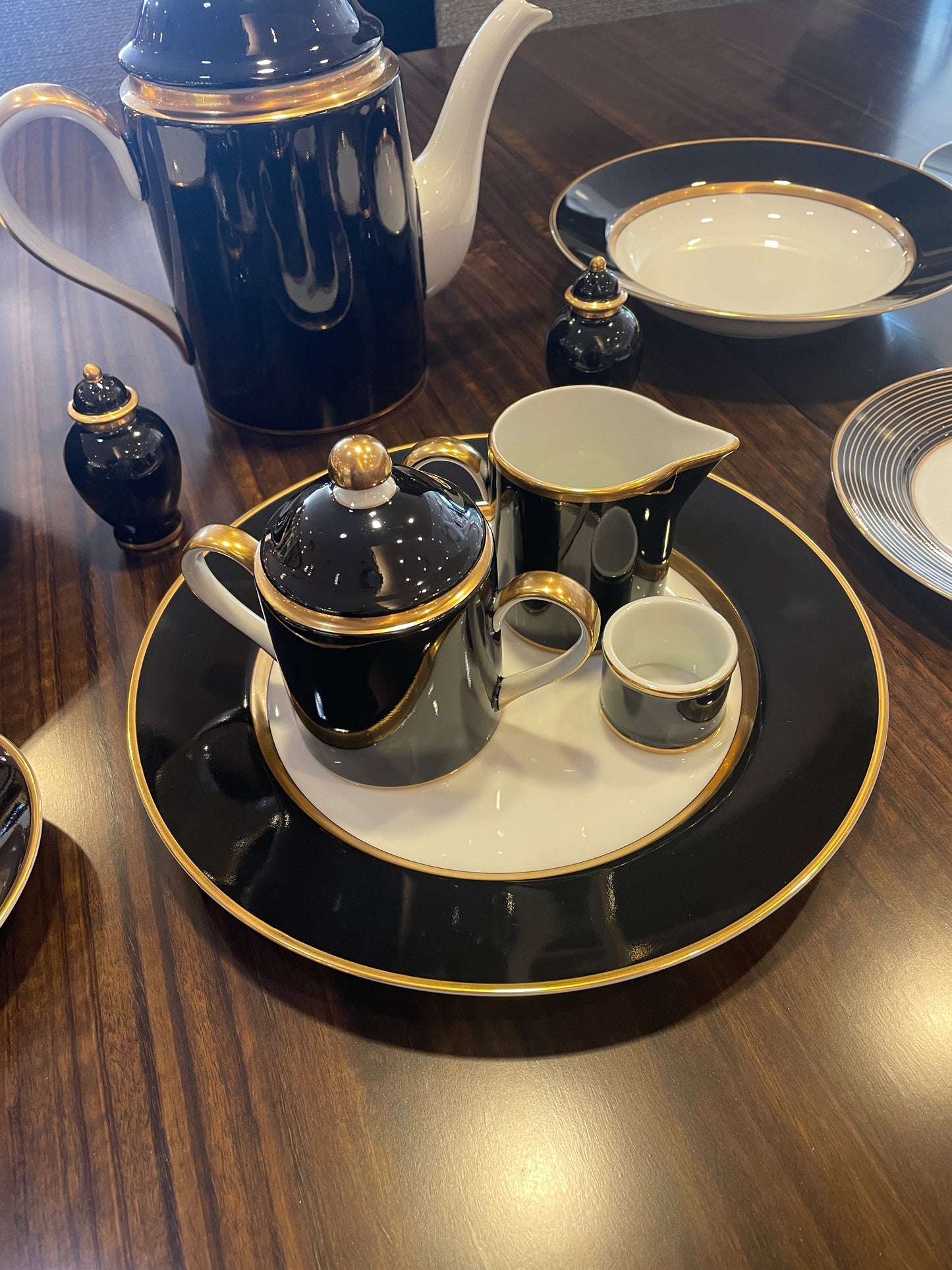 Fitz and Floyd Renaissance Black China Set (0D300C)