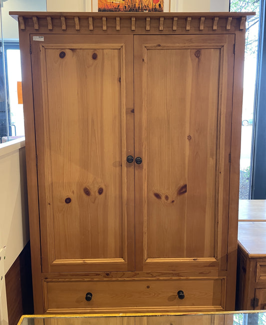 El Poeton Pine Storage Armoire (03G003)