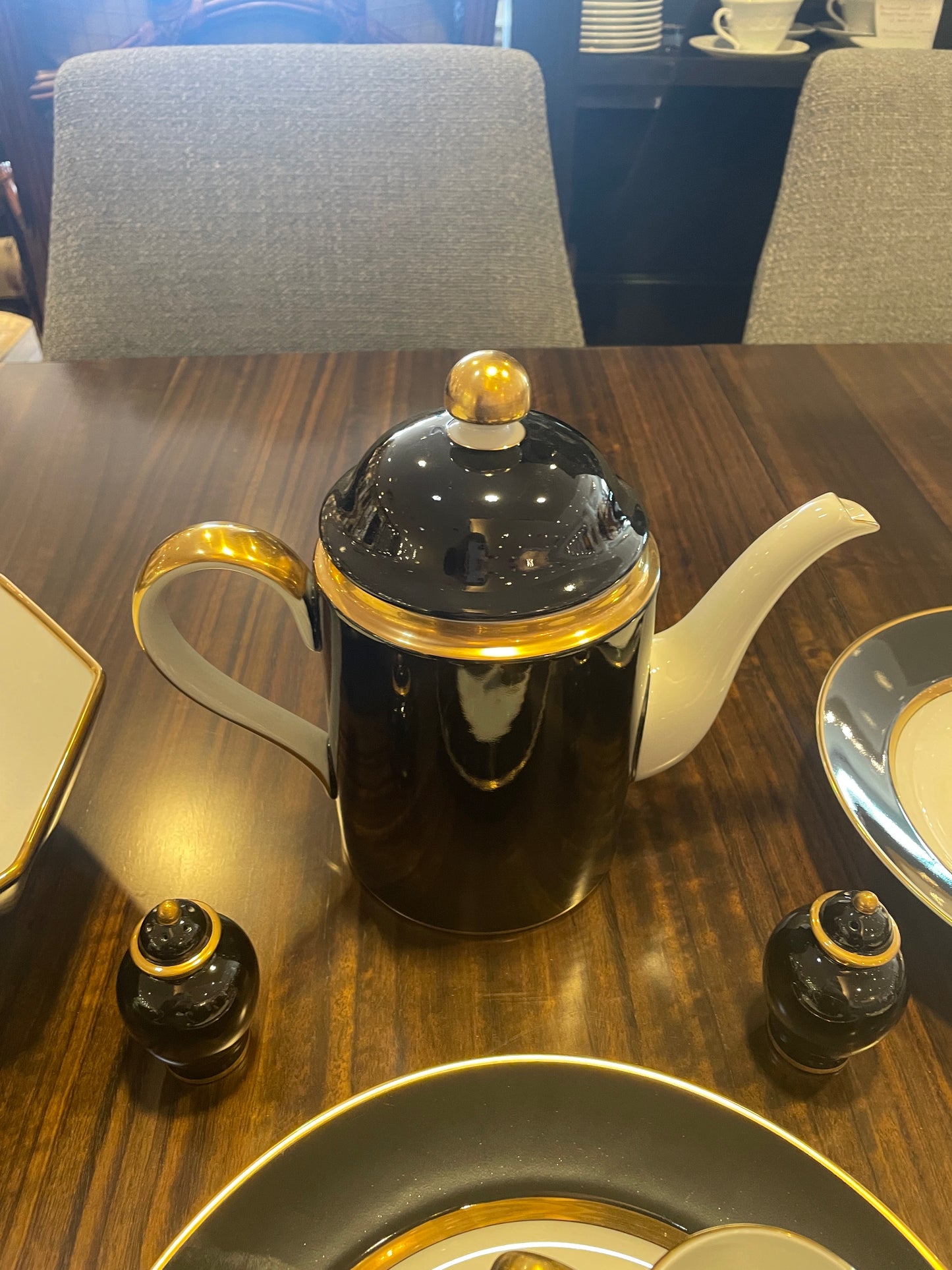 Fitz and Floyd Renaissance Black China Set (0D300C)