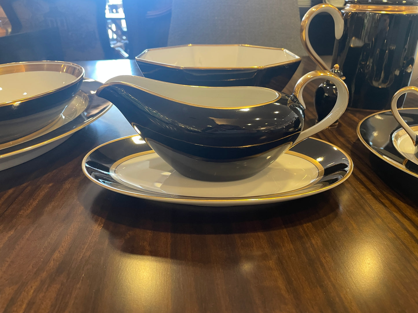 Fitz and Floyd Renaissance Black China Set (0D300C)