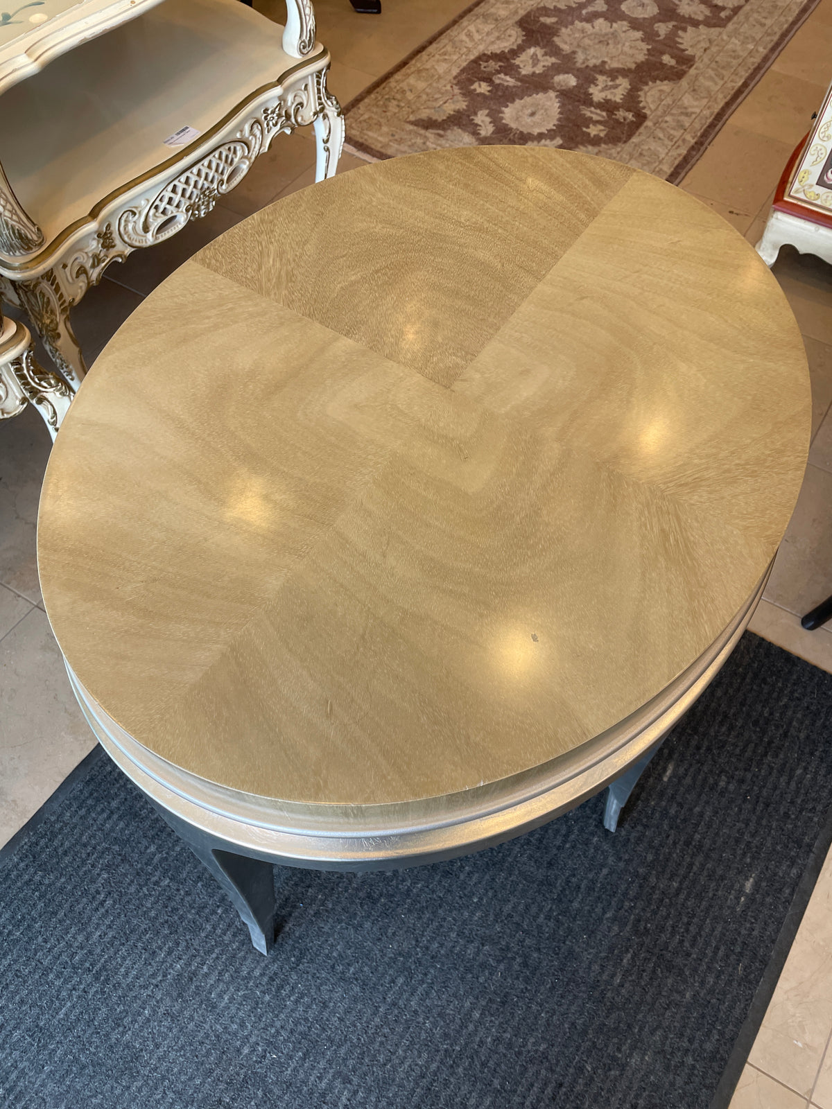 Caracole "Off to one side" End Table (0A900V)