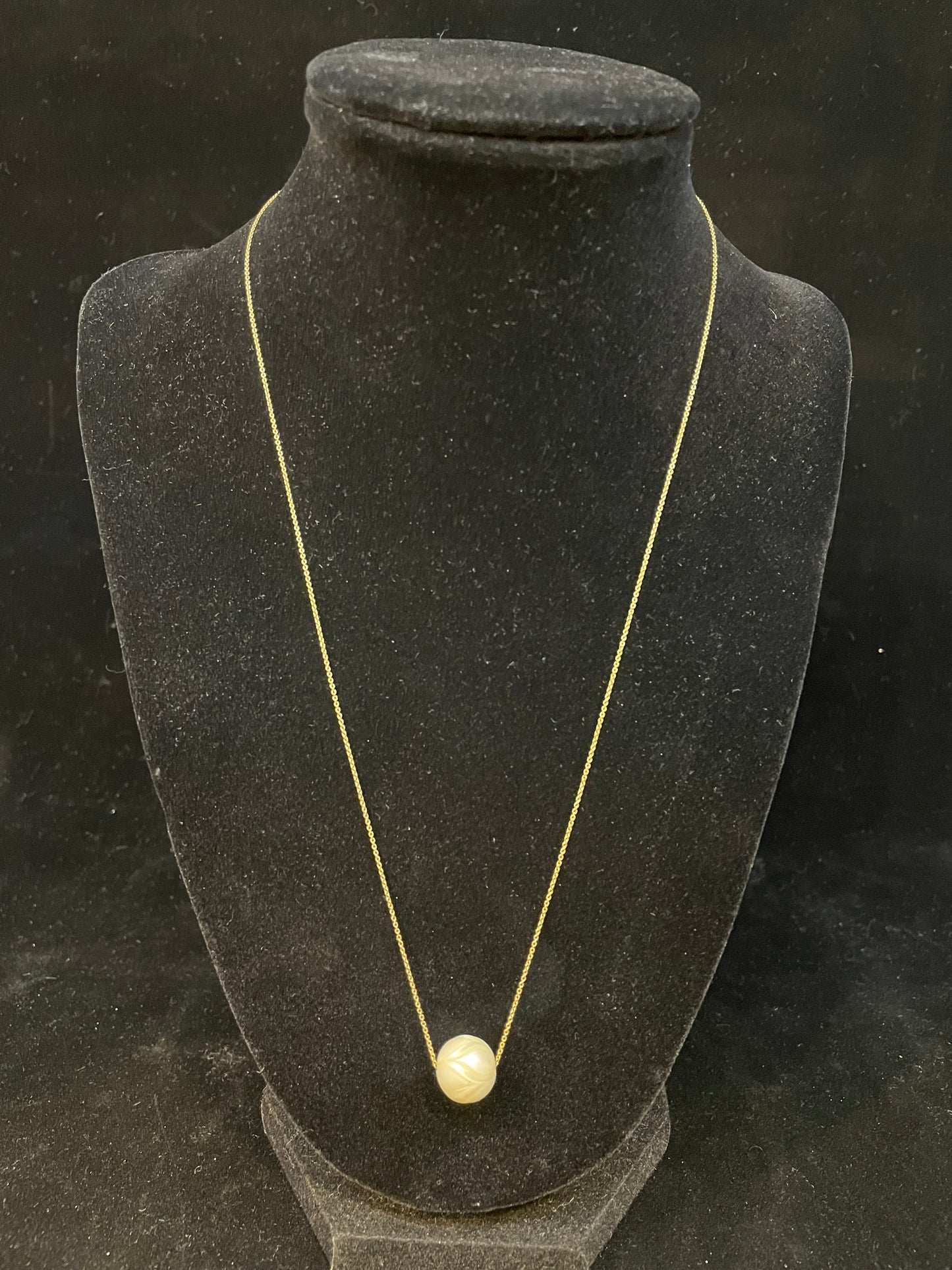 18k Carved Pearl Necklace (5FC9GK)