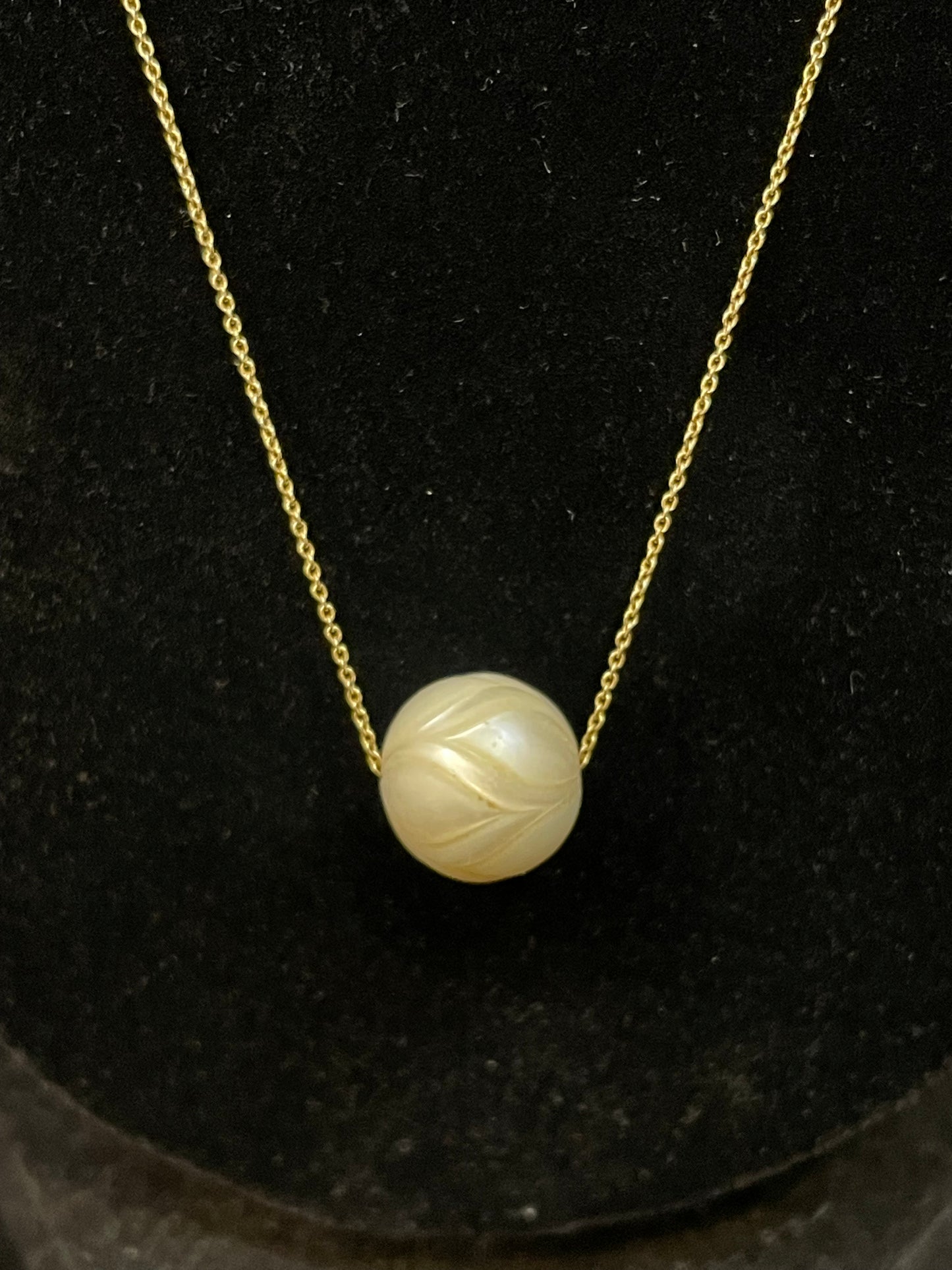 18k Carved Pearl Necklace (5FC9GK)