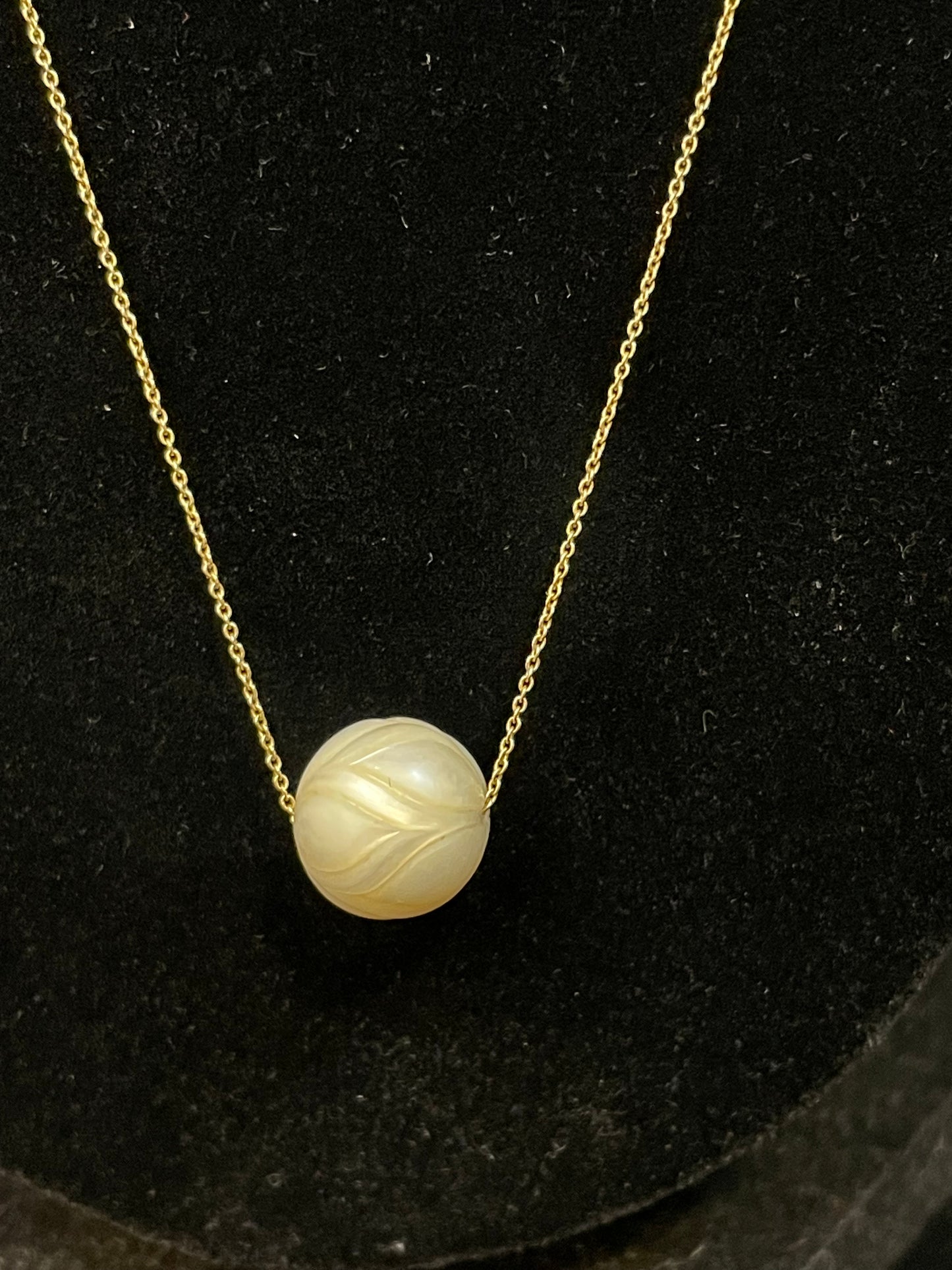 18k Carved Pearl Necklace (5FC9GK)