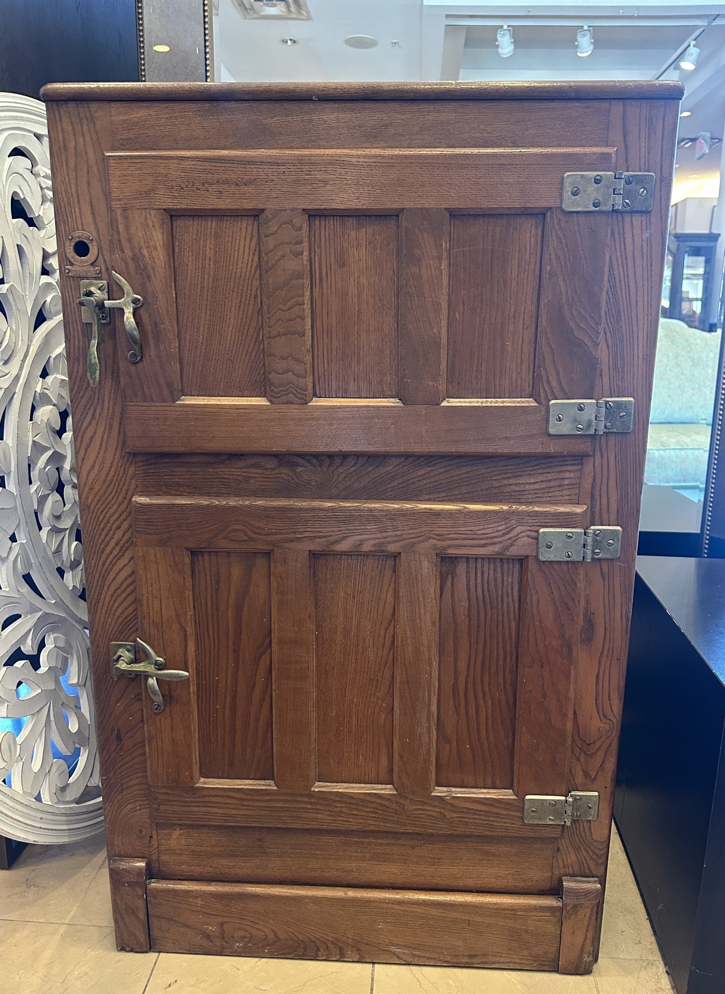 Antique Ice Box (0N7001 )