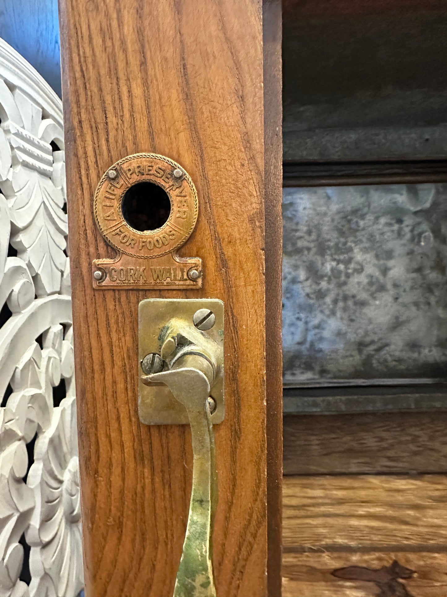 Antique Ice Box (0N7001 )