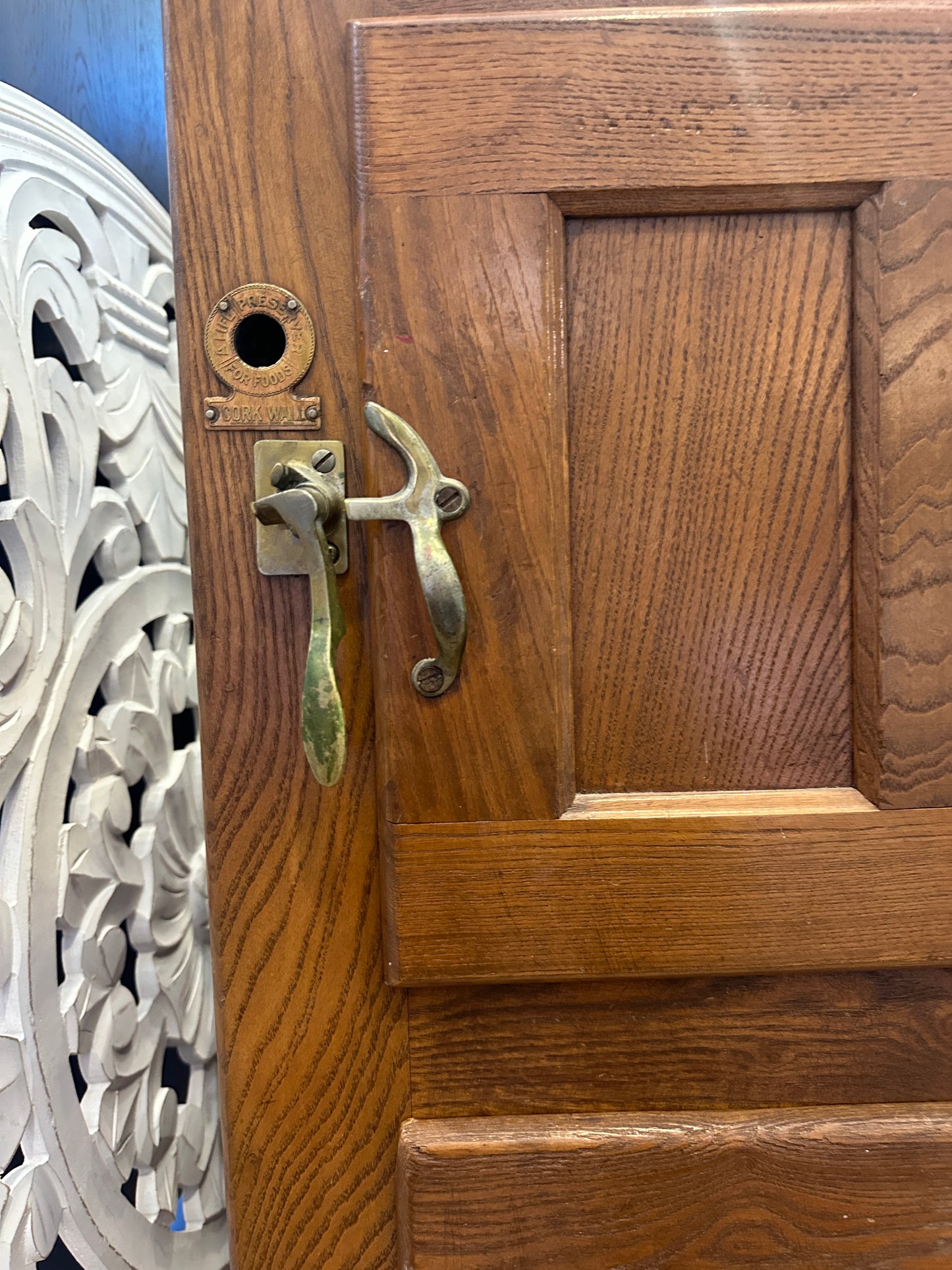 Antique Ice Box (0N7001 )