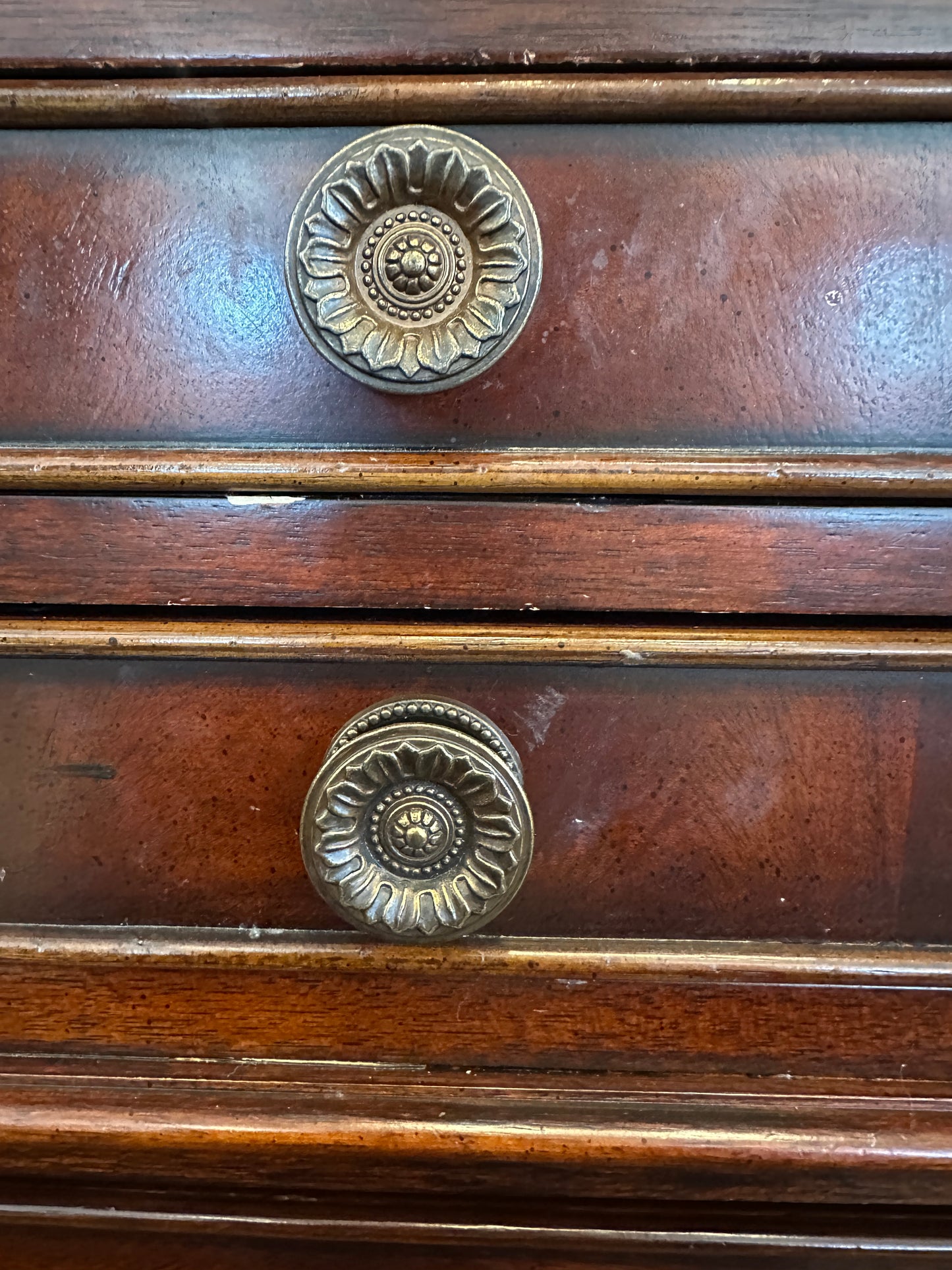 Universal Furniture Dresser and Mirror AS IS (0N8004)