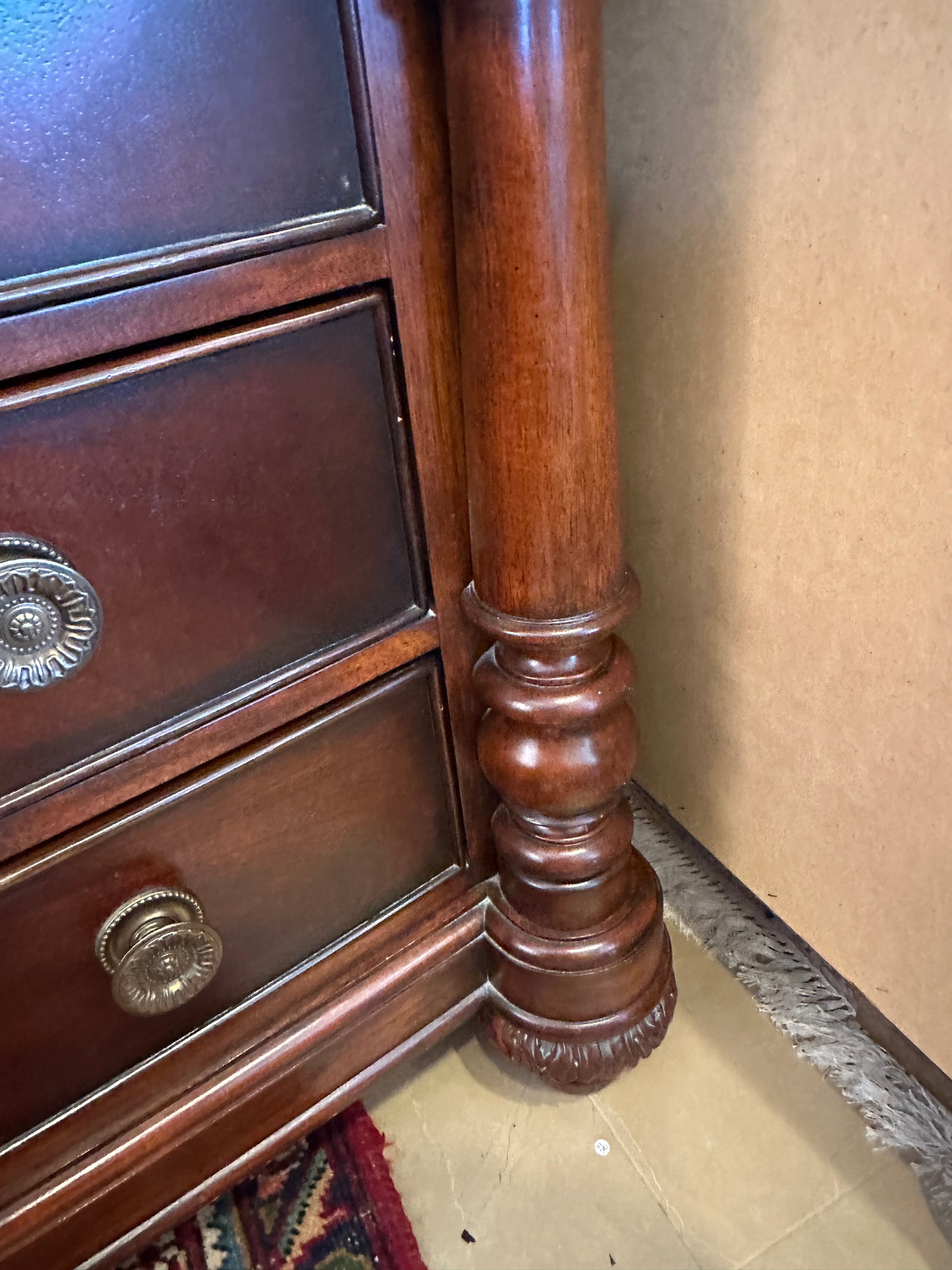 Universal Furniture Dresser and Mirror AS IS (0N8004)