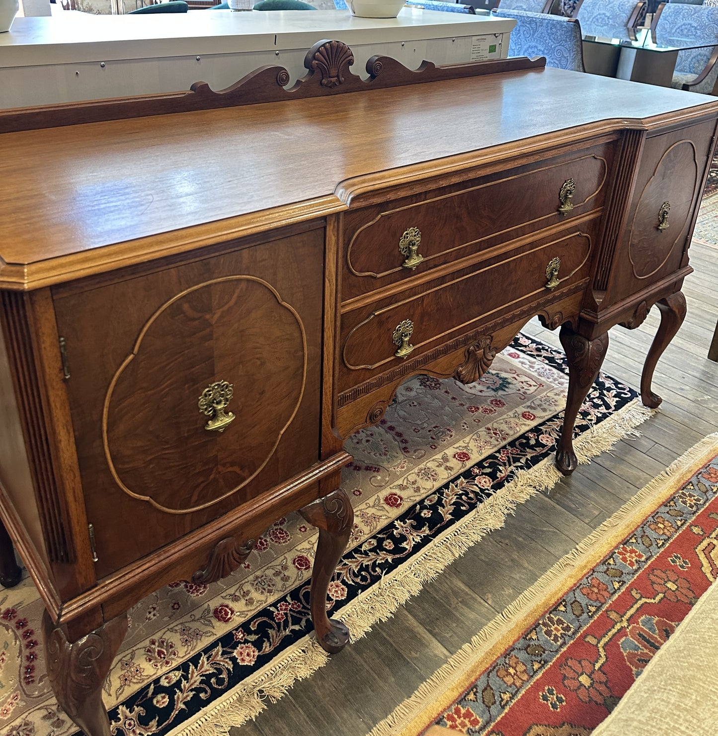 Antique Queen Anne Buffet (0N800A)