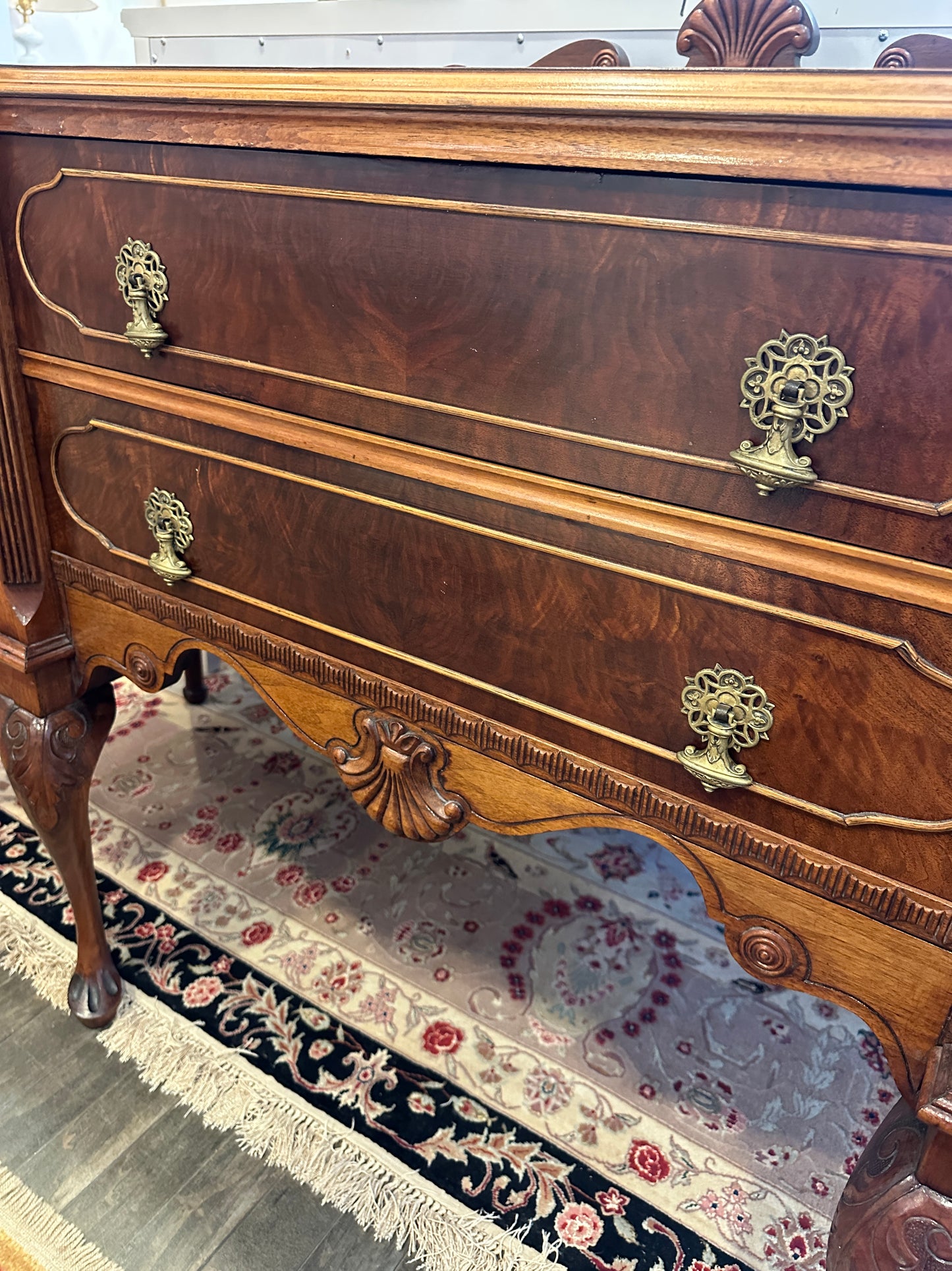 Antique Queen Anne Buffet (0N800A)