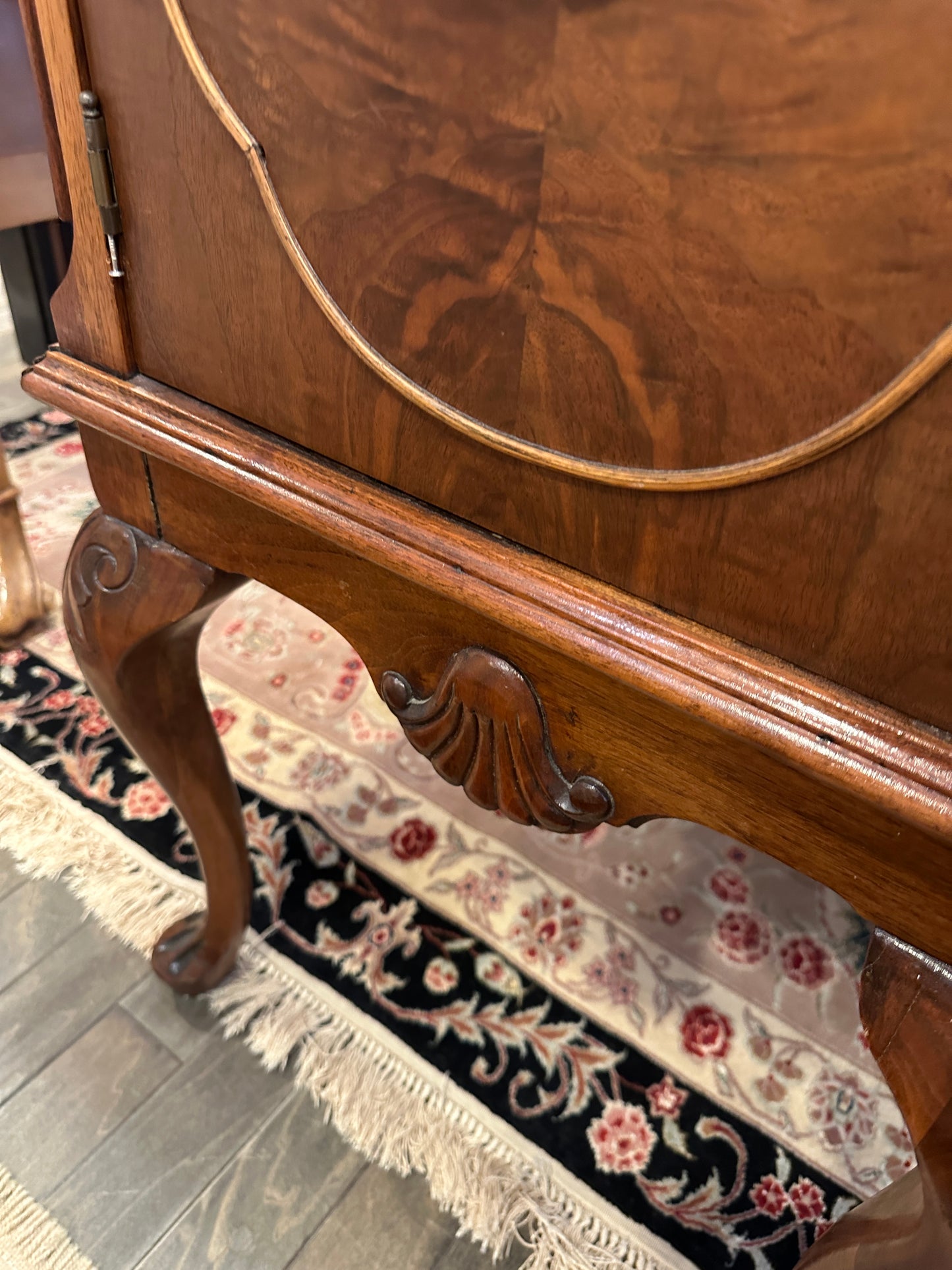 Antique Queen Anne Buffet (0N800A)