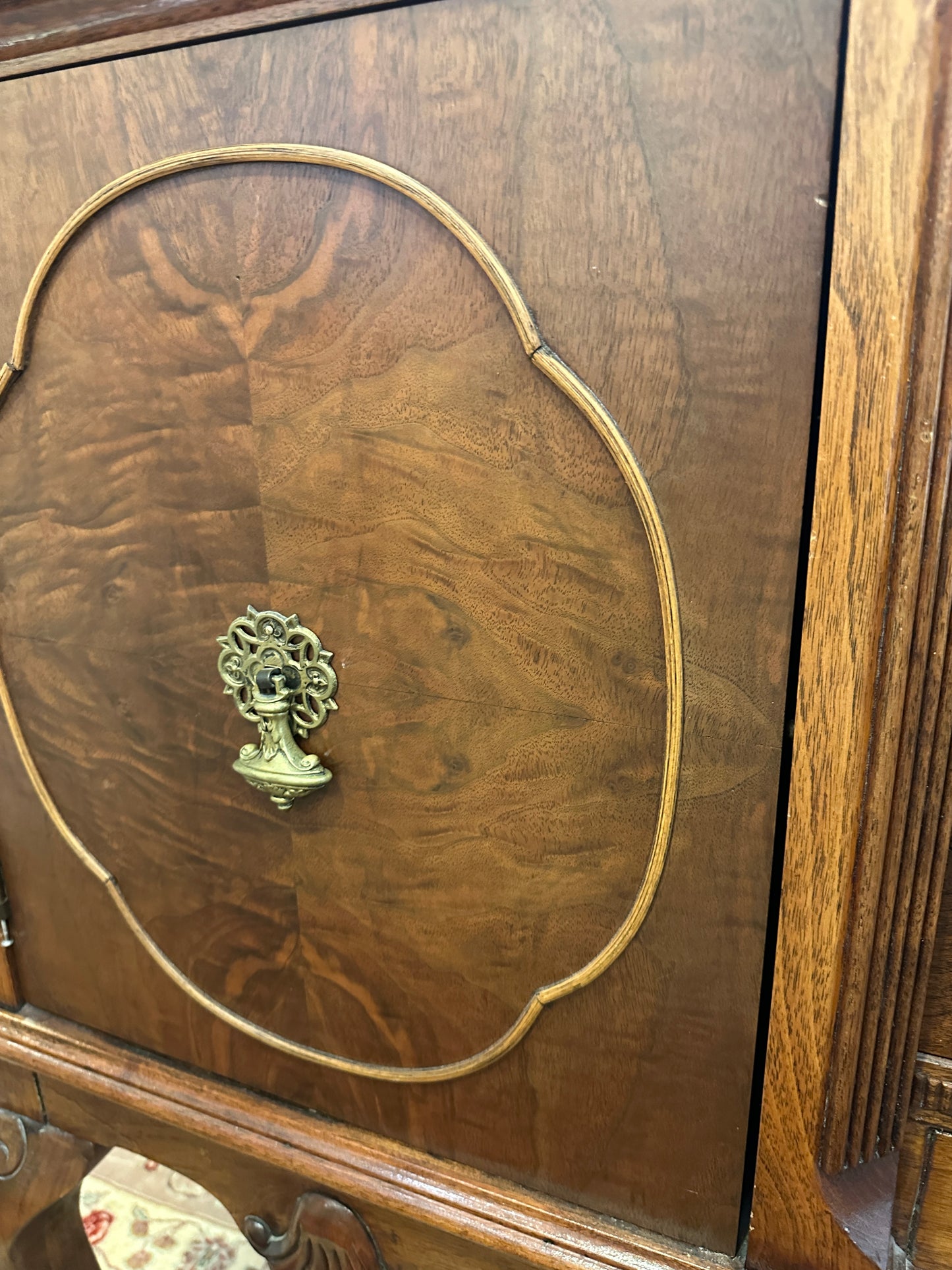 Antique Queen Anne Buffet (0N800A)
