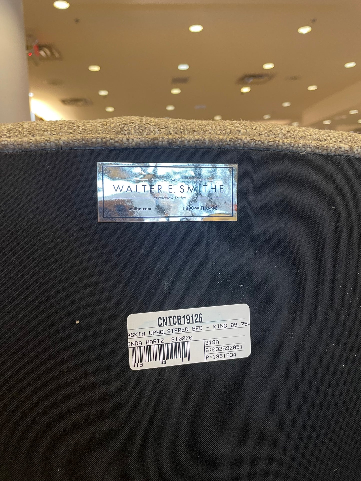 Walter E. Smithe King Upholstered Bed (K57H1U)