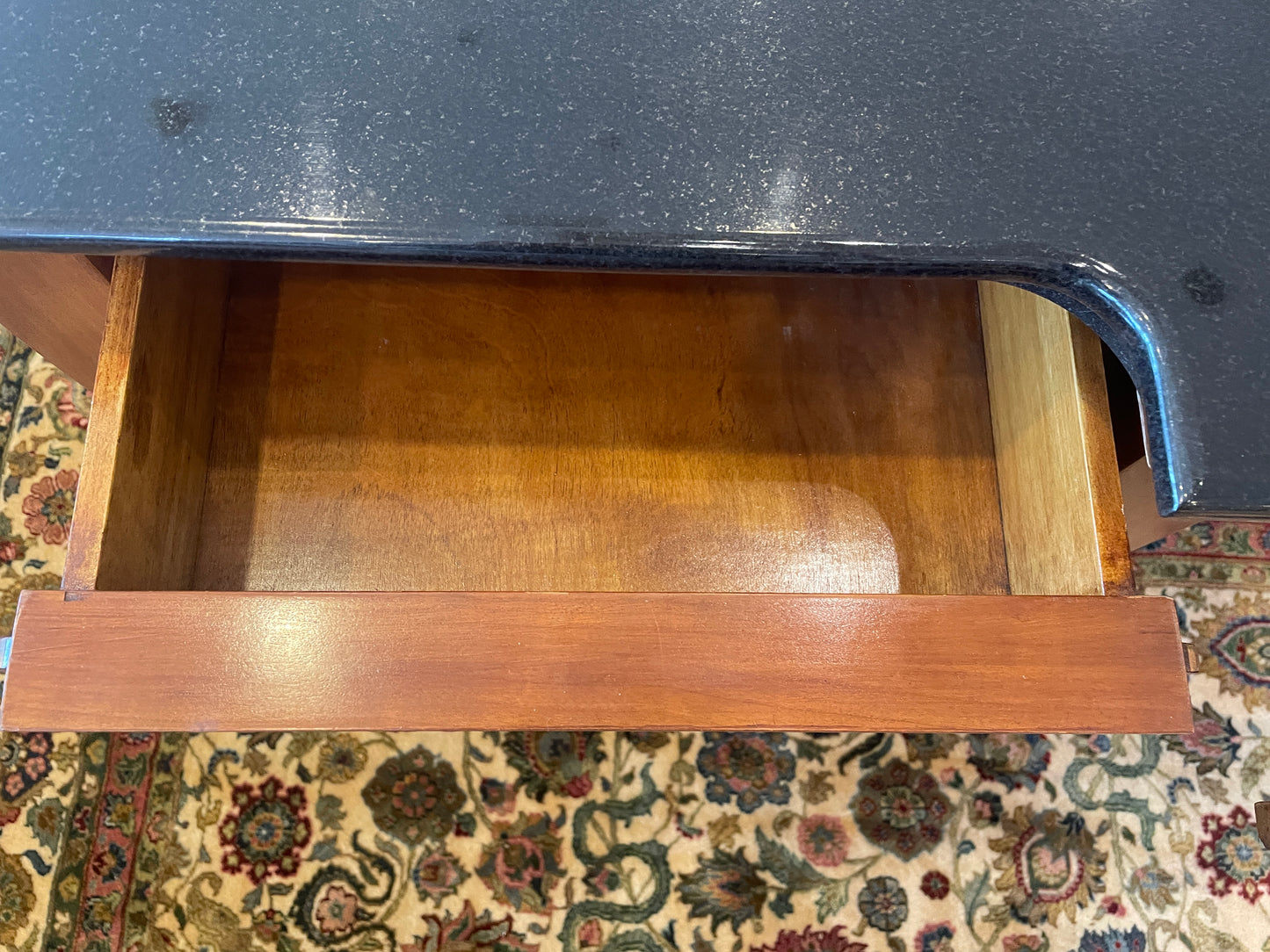 Neoclassical Console Table with Marble Top and Gilt Detail (00Y00C)