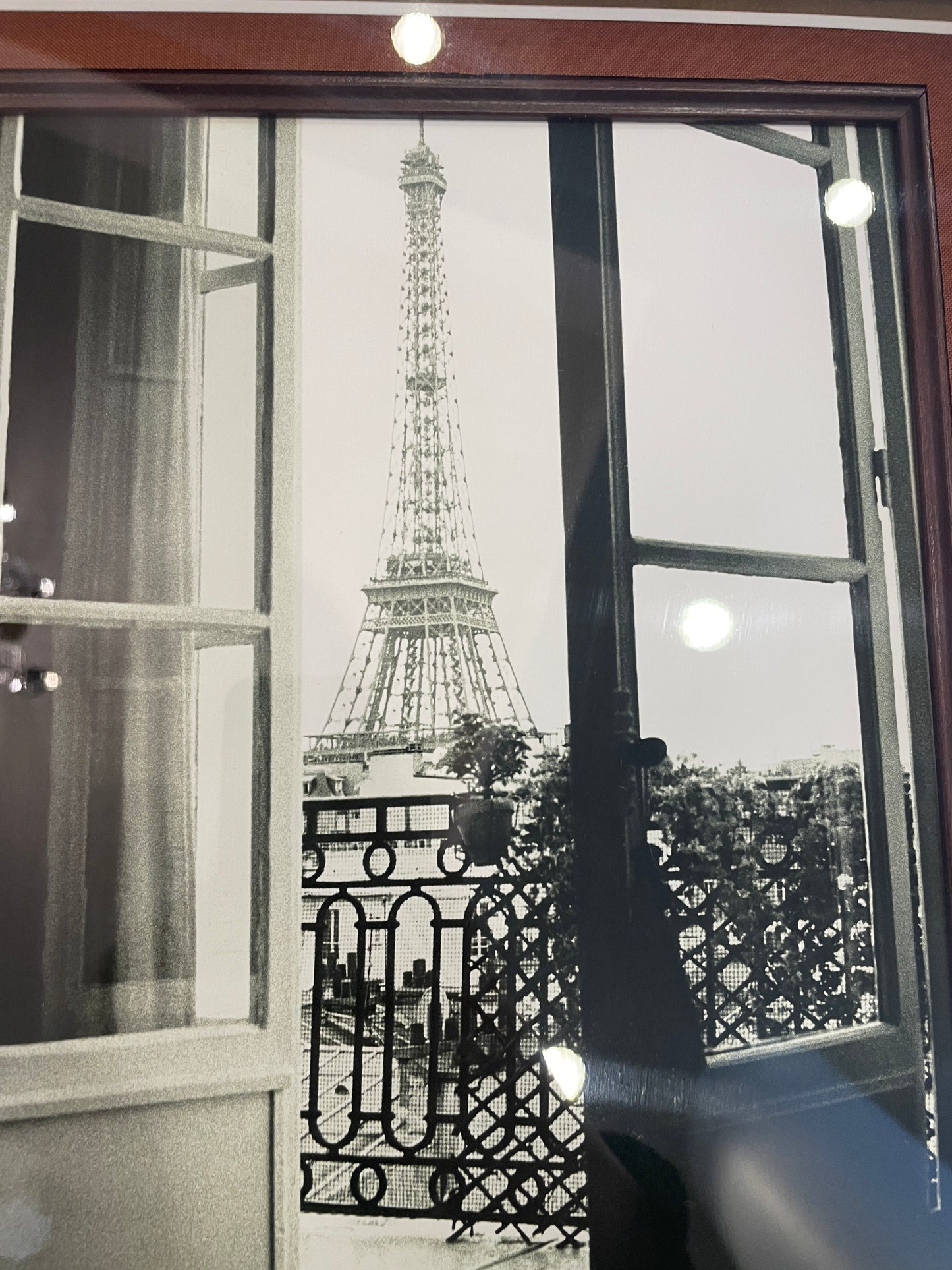 Eiffel Tower Print in Woven Frame (05S00U)