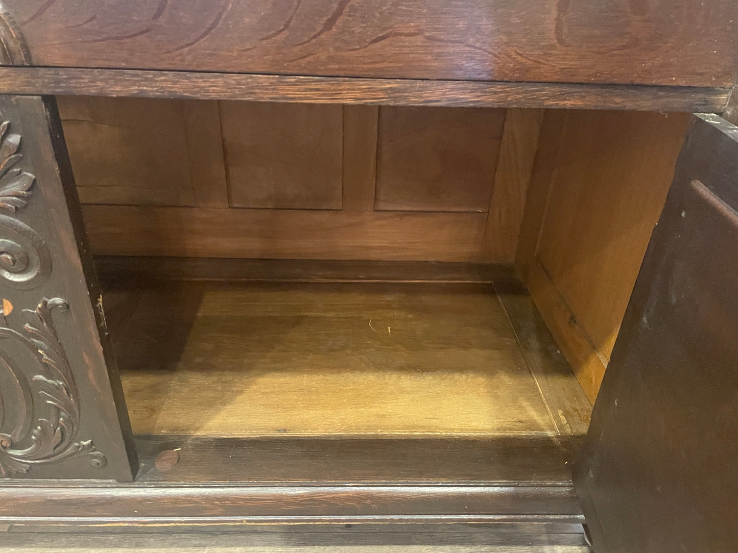 Antique Renaissance Revival Carved Buffet with Marble Top (00Y00J)