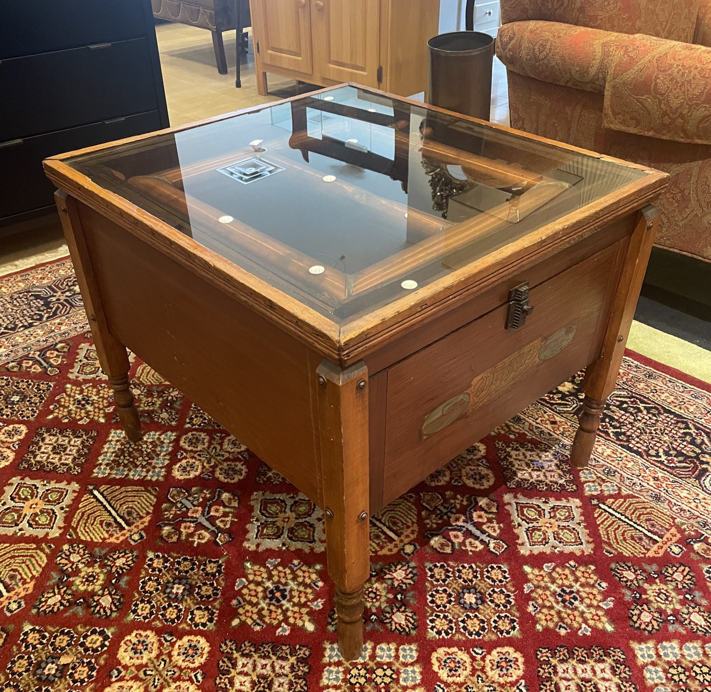 Queen Incubator/Hatchery Table, Circa 1910 (060006)