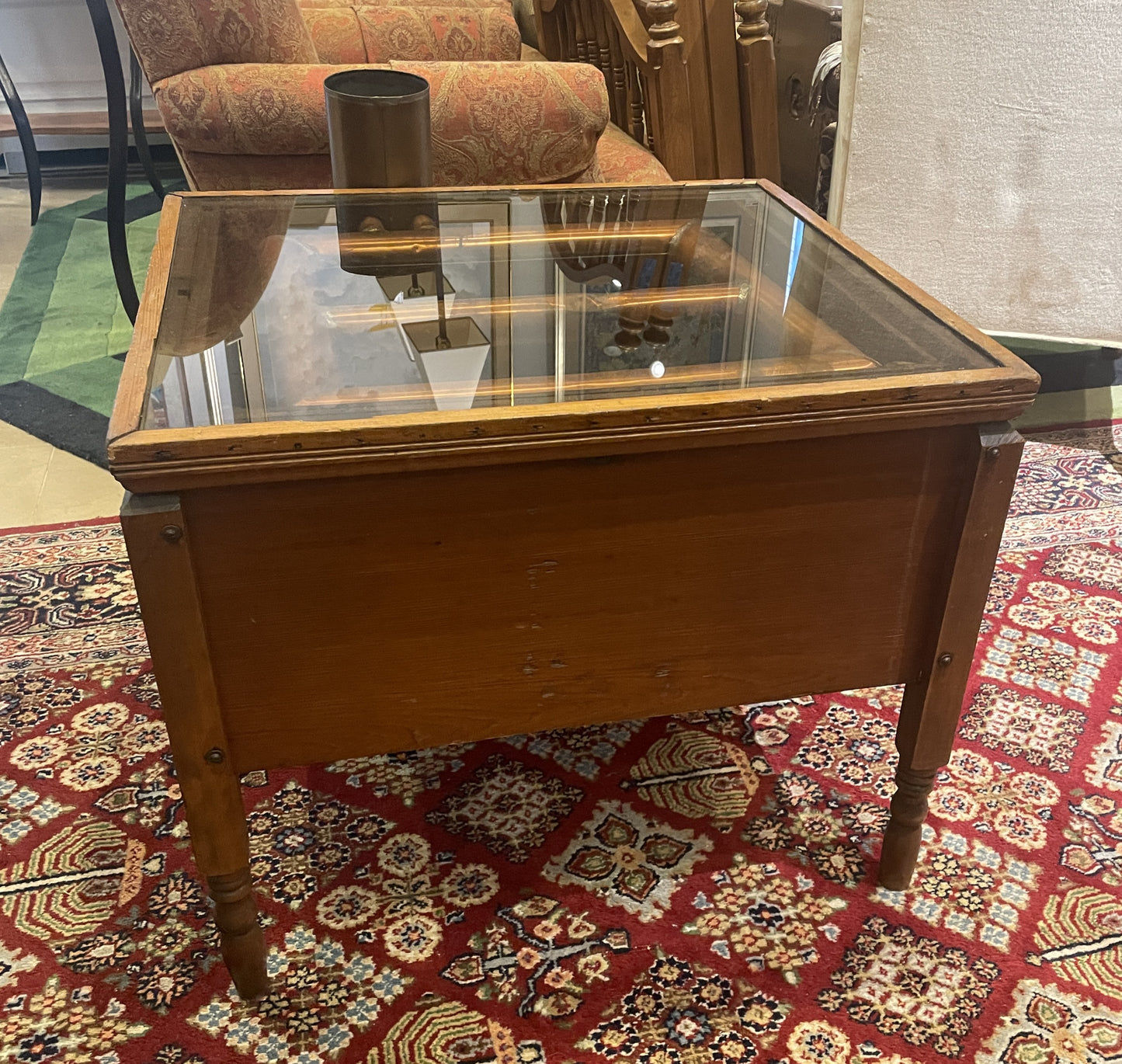 Queen Incubator/Hatchery Table, Circa 1910 (060006)