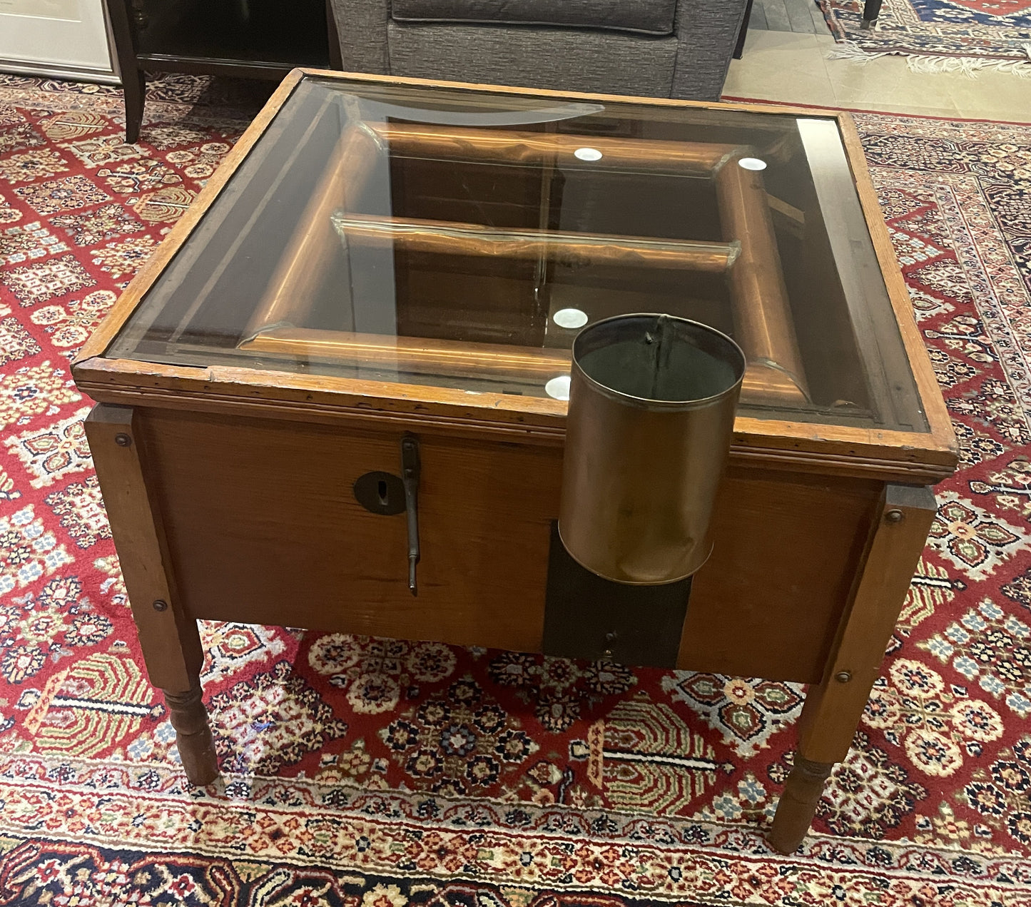 Queen Incubator/Hatchery Table, Circa 1910 (060006)