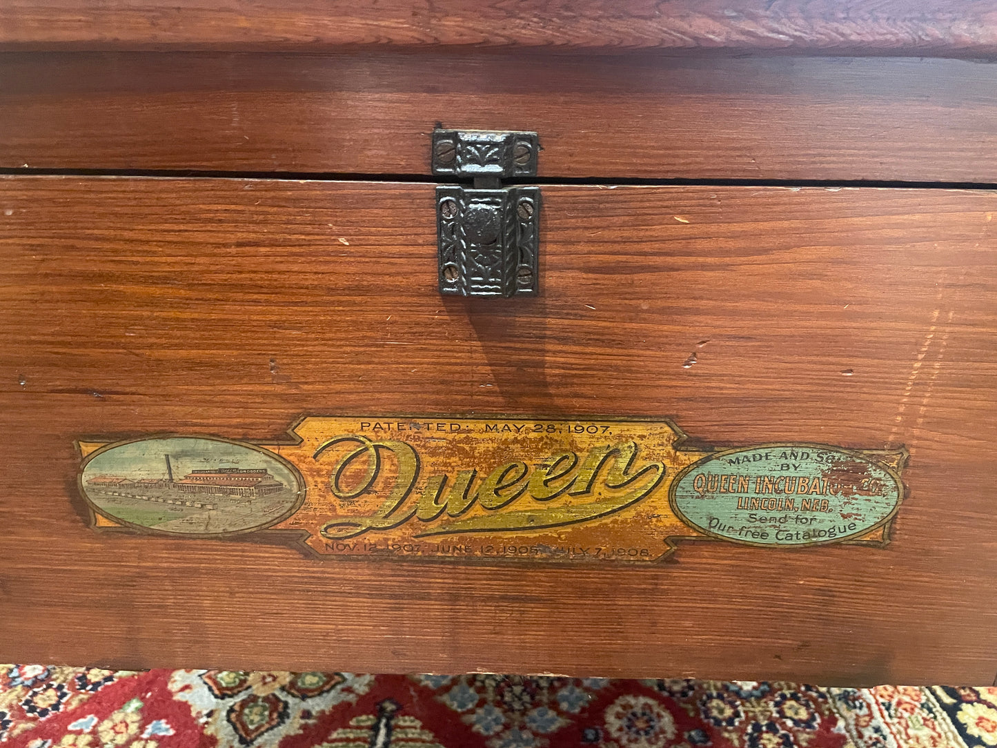 Queen Incubator/Hatchery Table, Circa 1910 (060006)