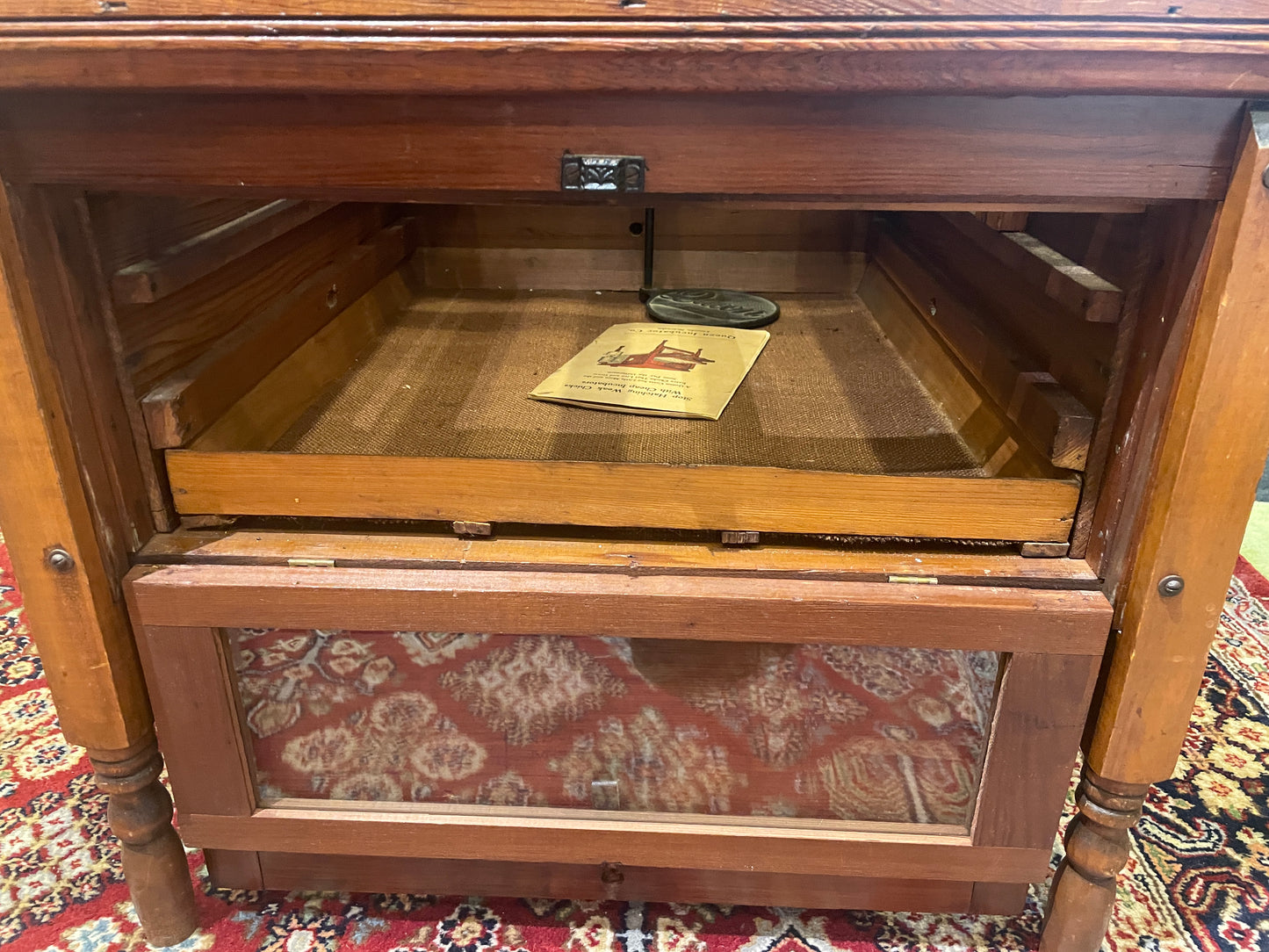 Queen Incubator/Hatchery Table, Circa 1910 (060006)