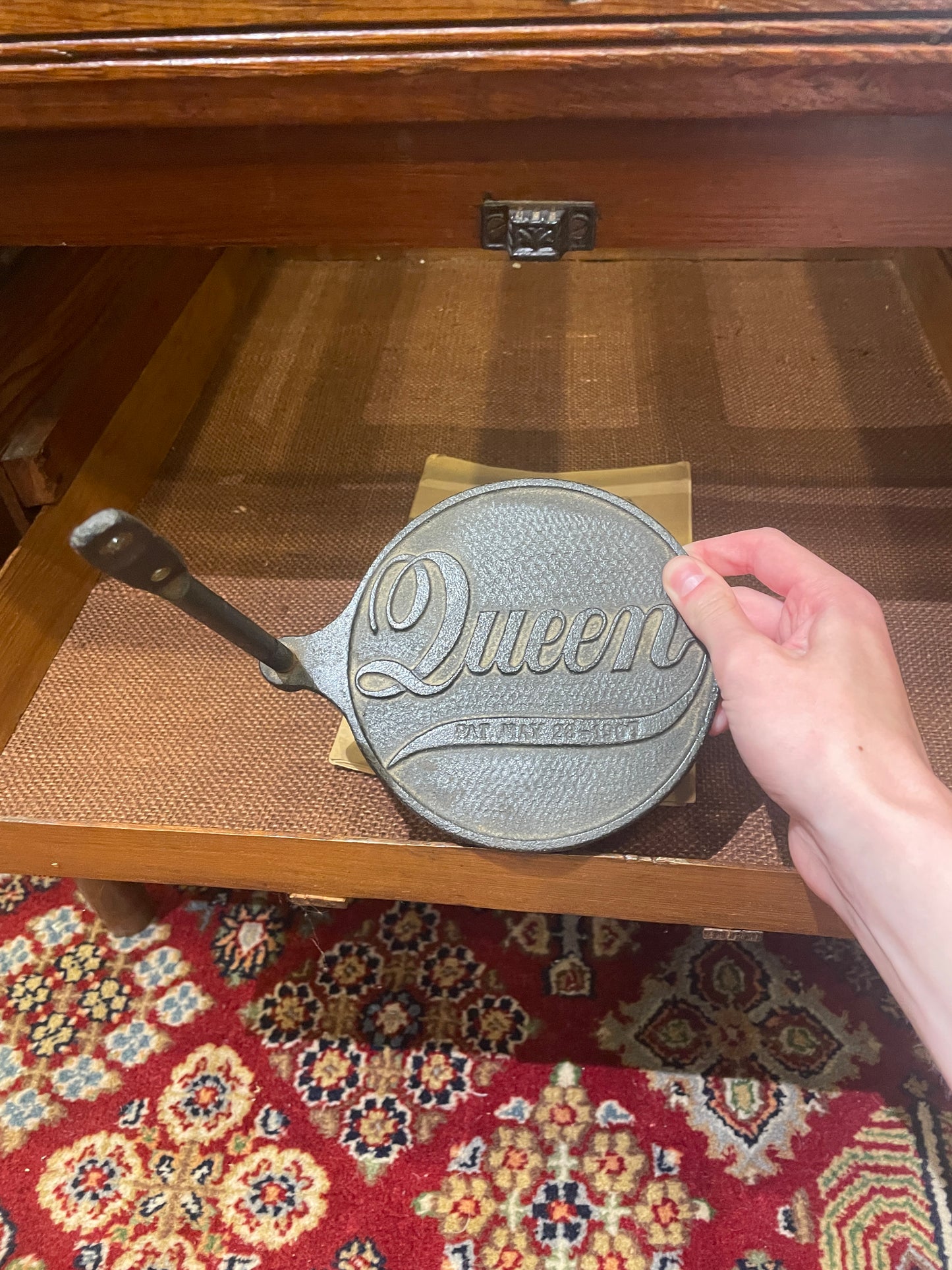 Queen Incubator/Hatchery Table, Circa 1910 (060006)