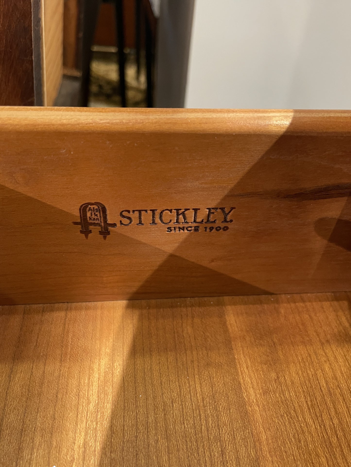 Stickley Mahogany Whitehall Nightstand/Bachelors Chest (05S00P)