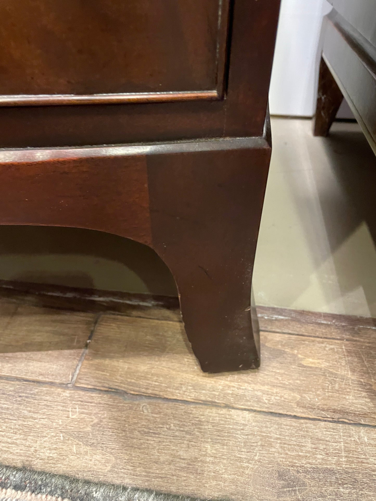 Stickley Mahogany Whitehall Nightstand/Bachelors Chest (05S00P)