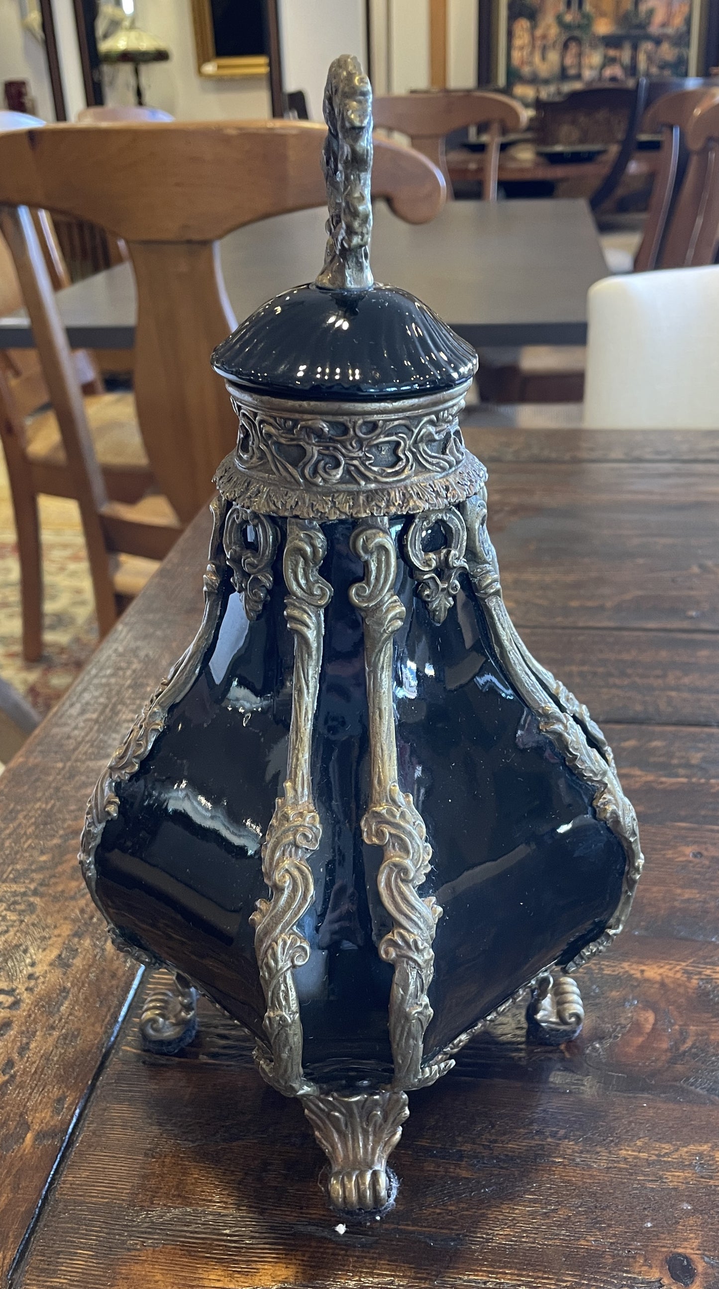 Castilian Black Bottle Vase (05S00F)