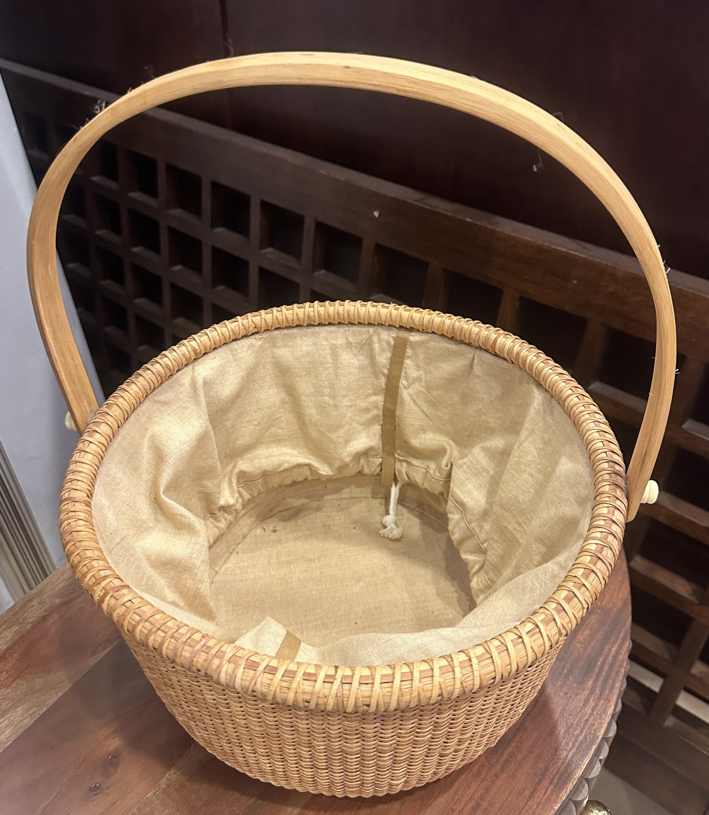 Nantucket Lightship Sewing Basket with Handle, Unsigned (0NG001)
